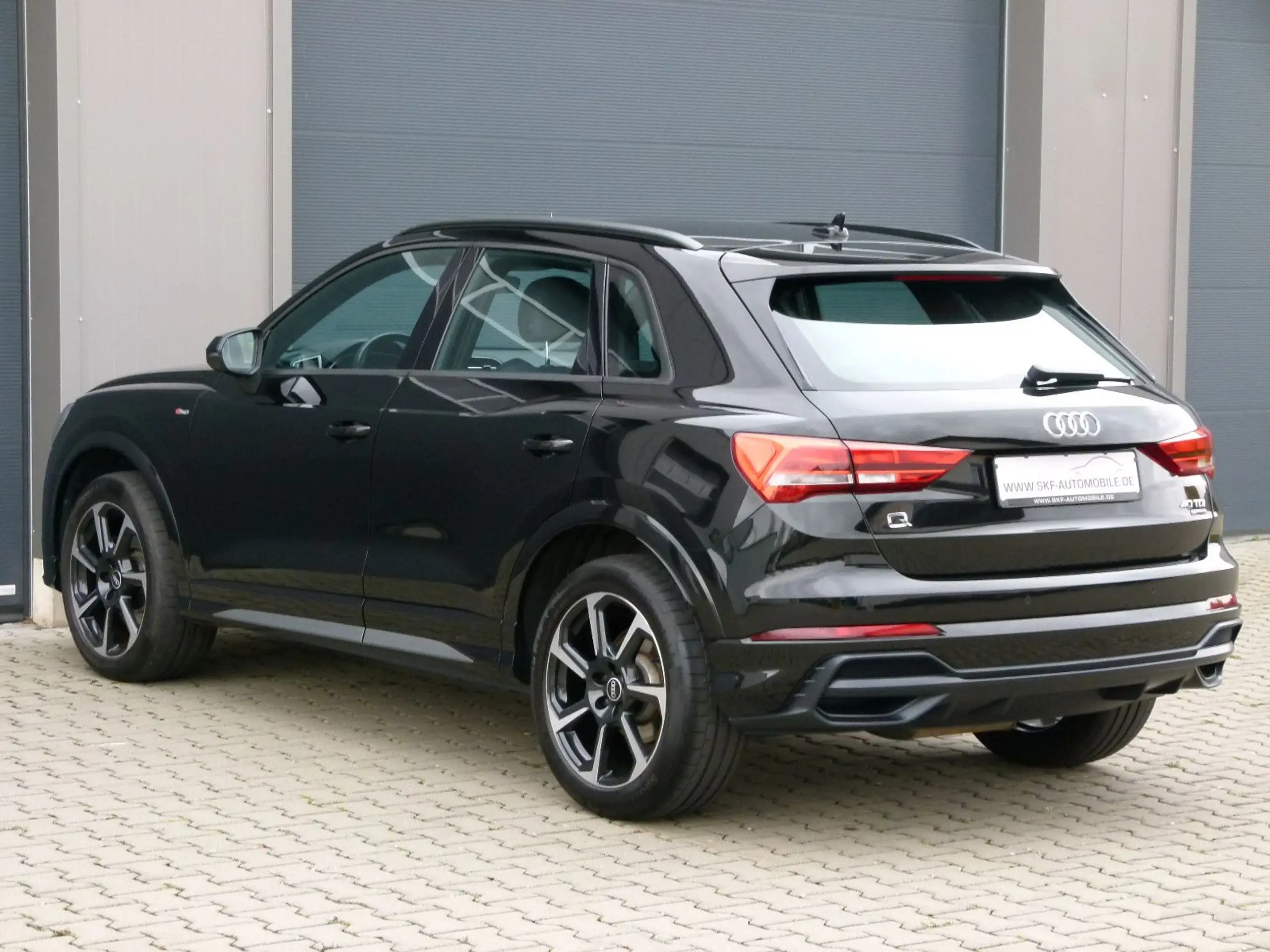 Audi - Q3