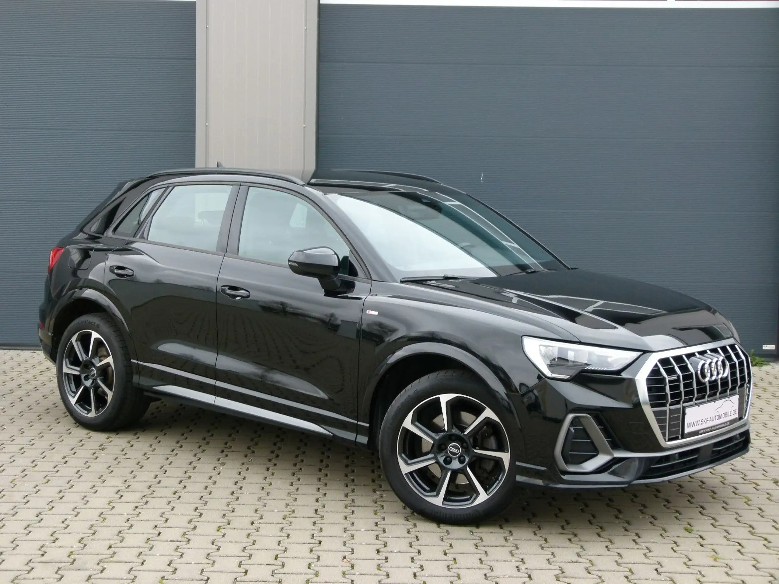 Audi - Q3