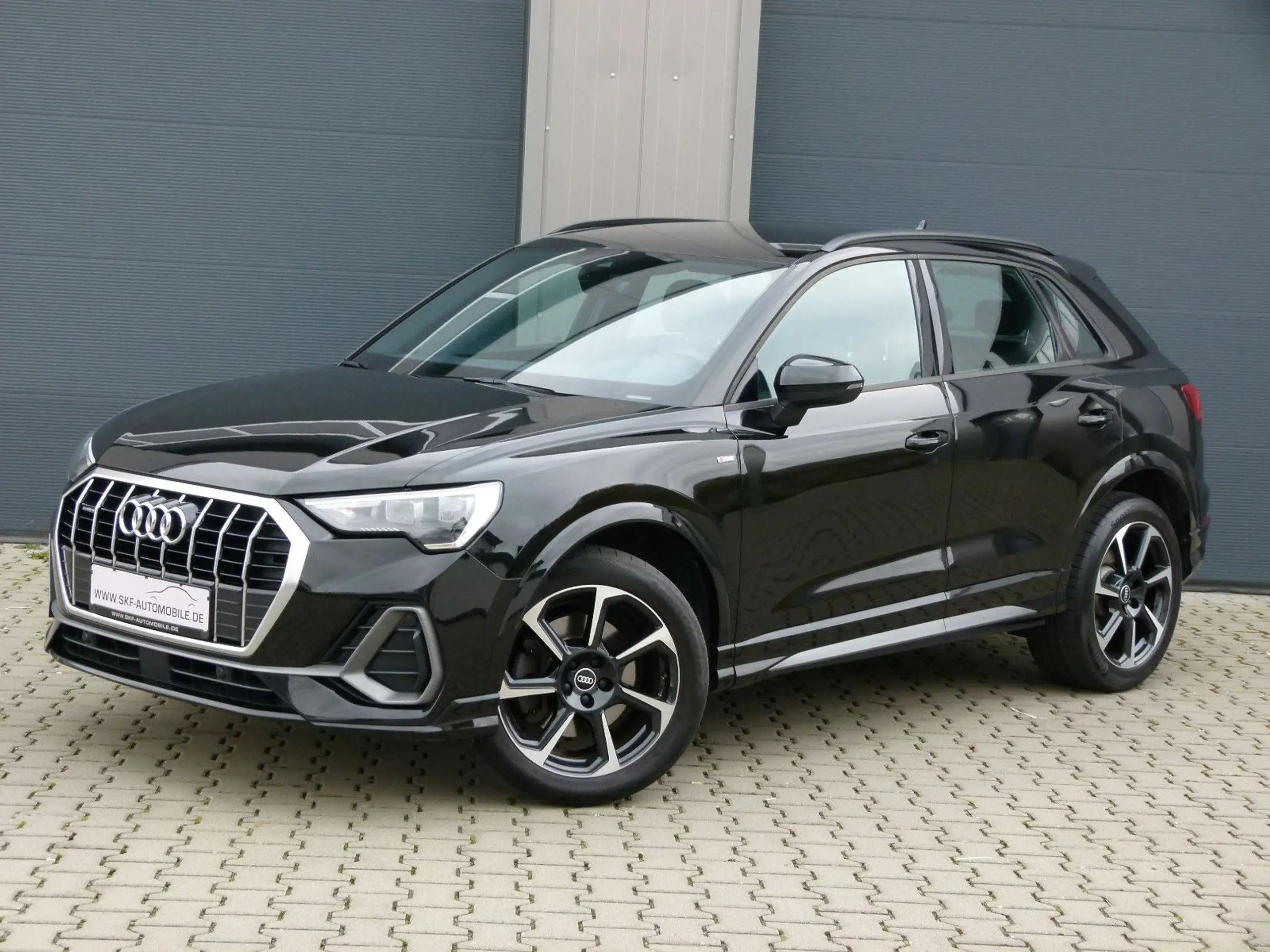 Audi - Q3