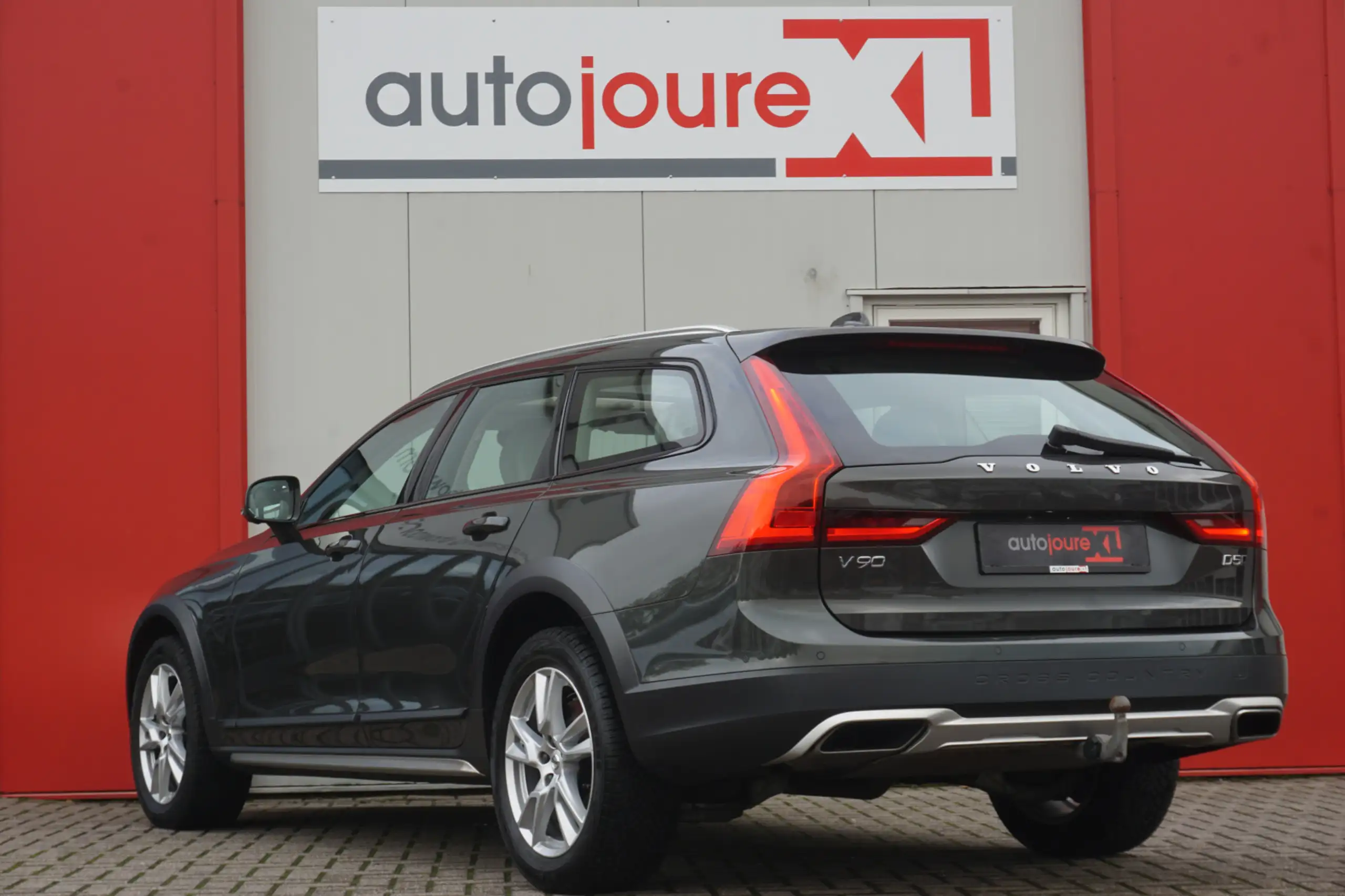 Volvo - V90 Cross Country