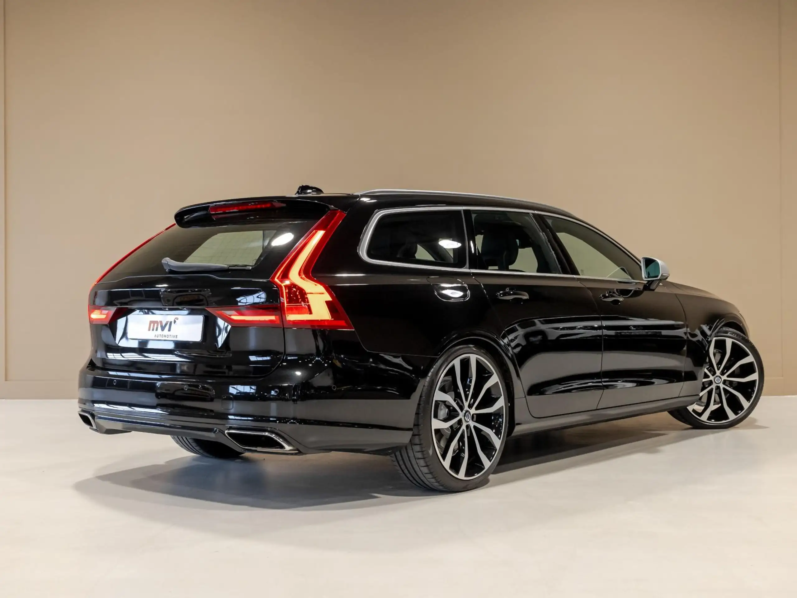 Volvo - V90