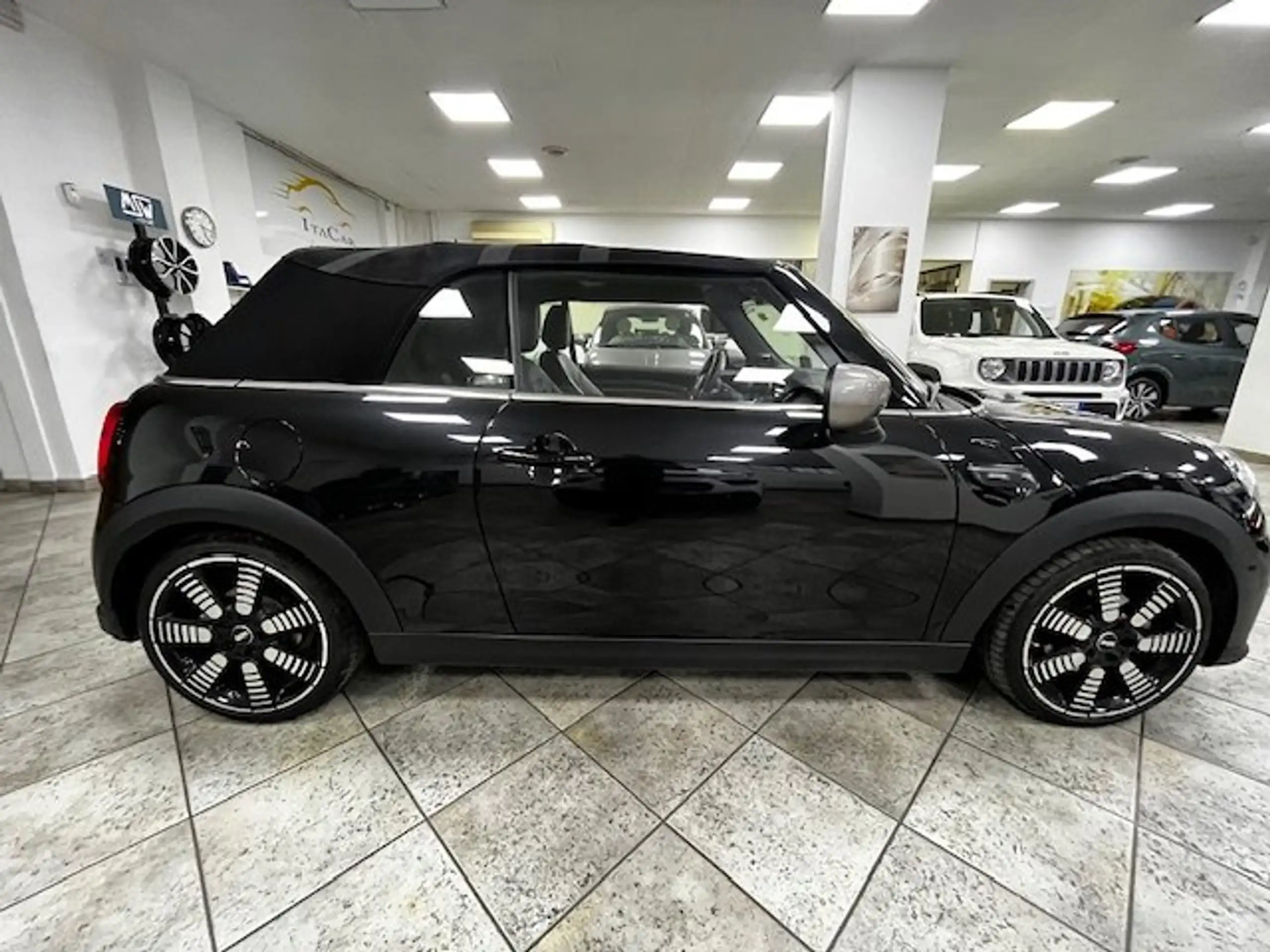 MINI - Cooper Cabrio