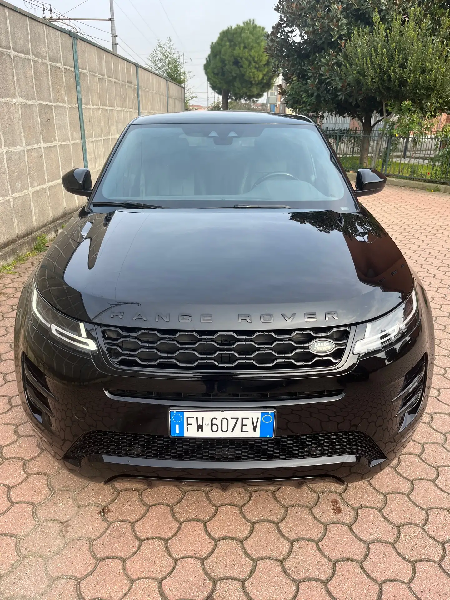 Land Rover - Range Rover Evoque