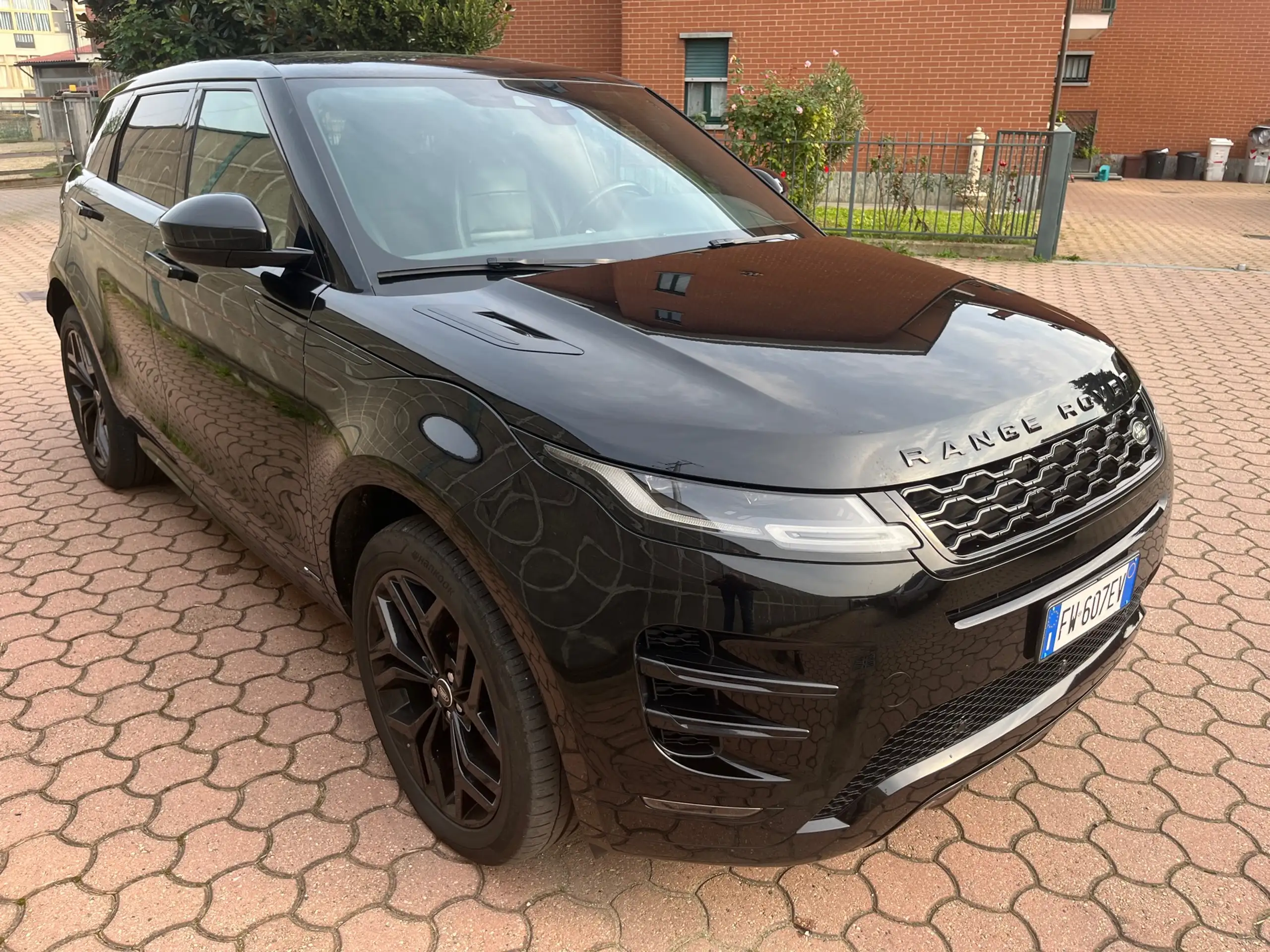 Land Rover - Range Rover Evoque