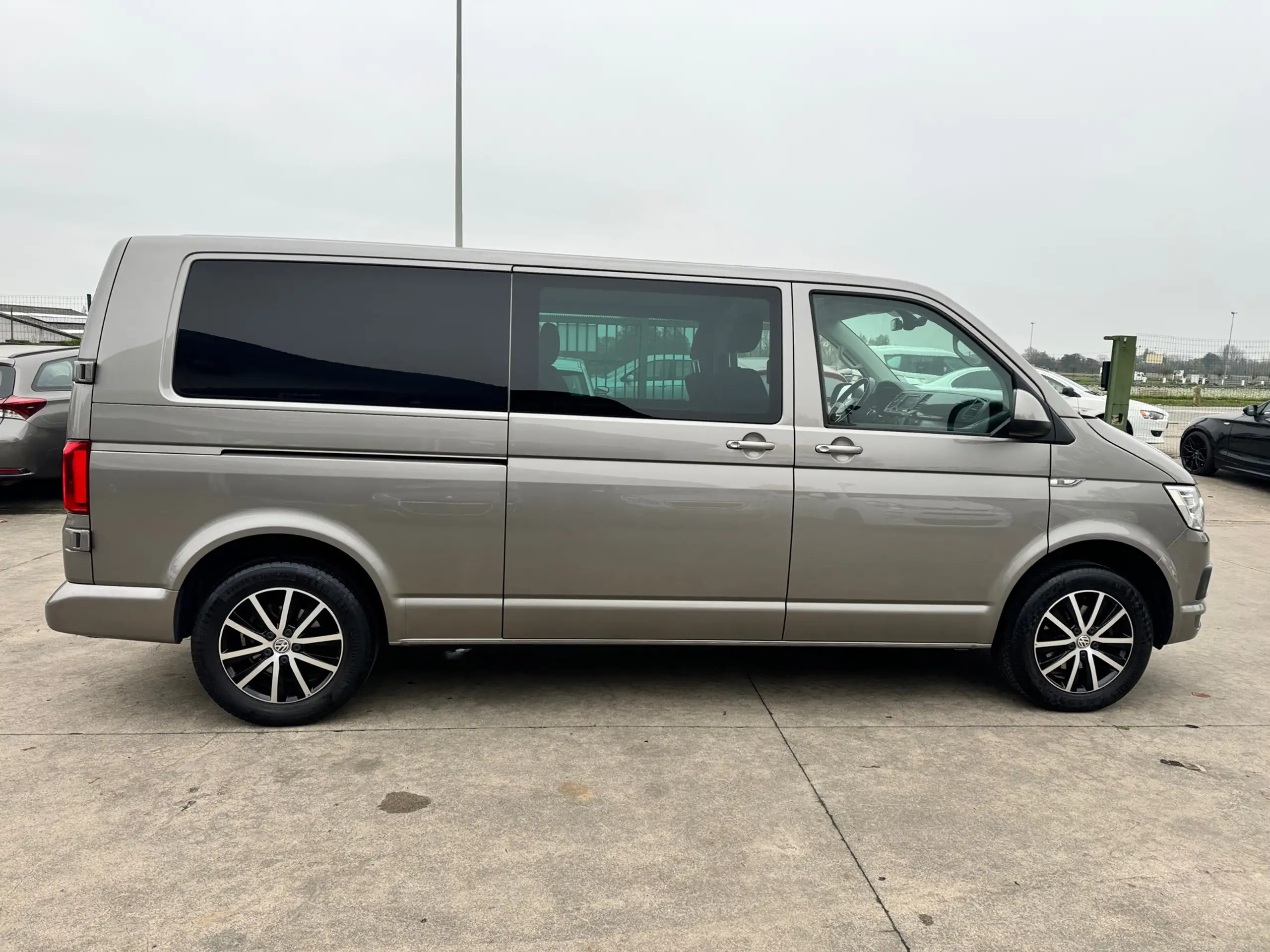 Volkswagen - T6 Transporter