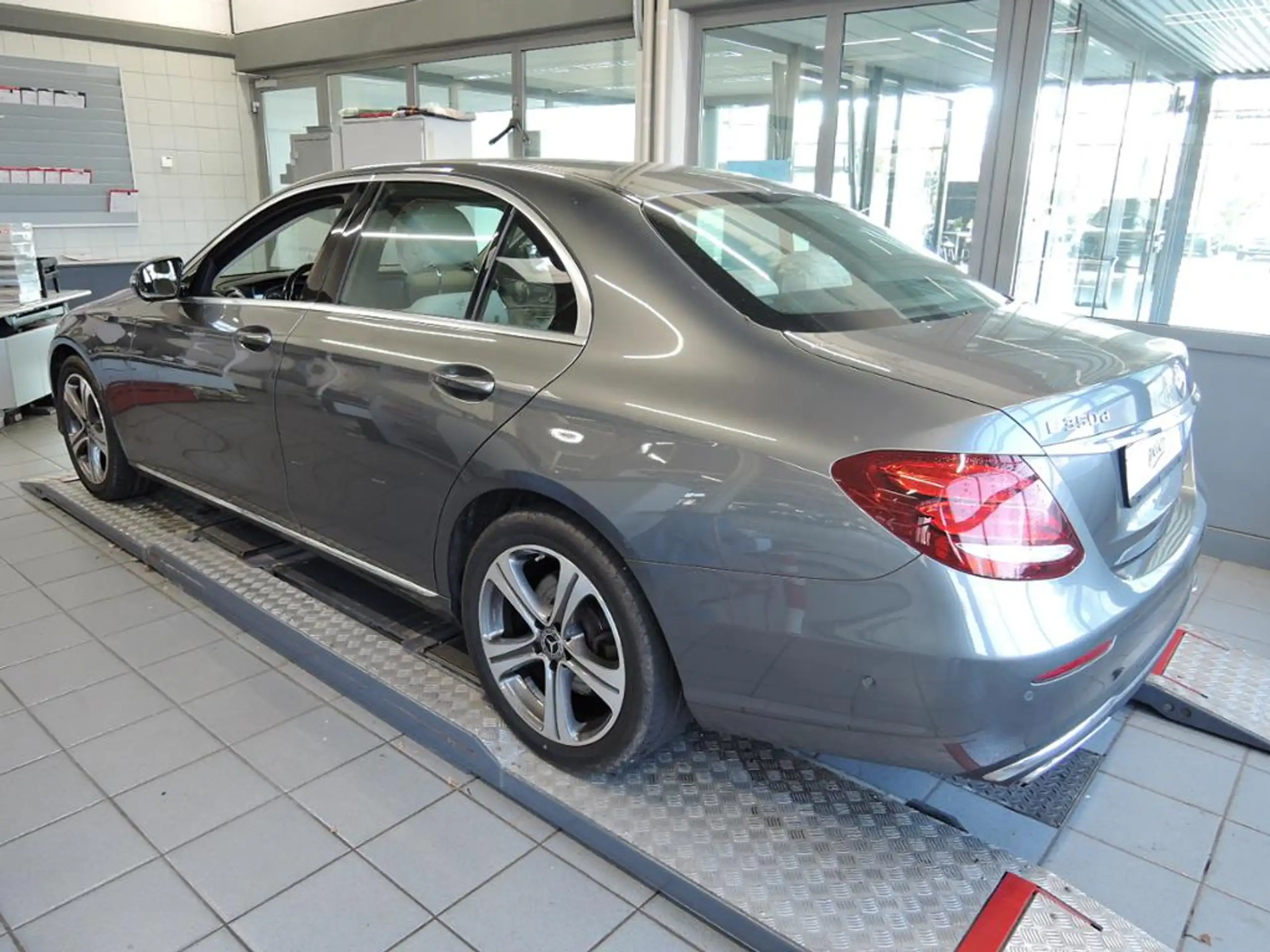 Mercedes-Benz - E 350