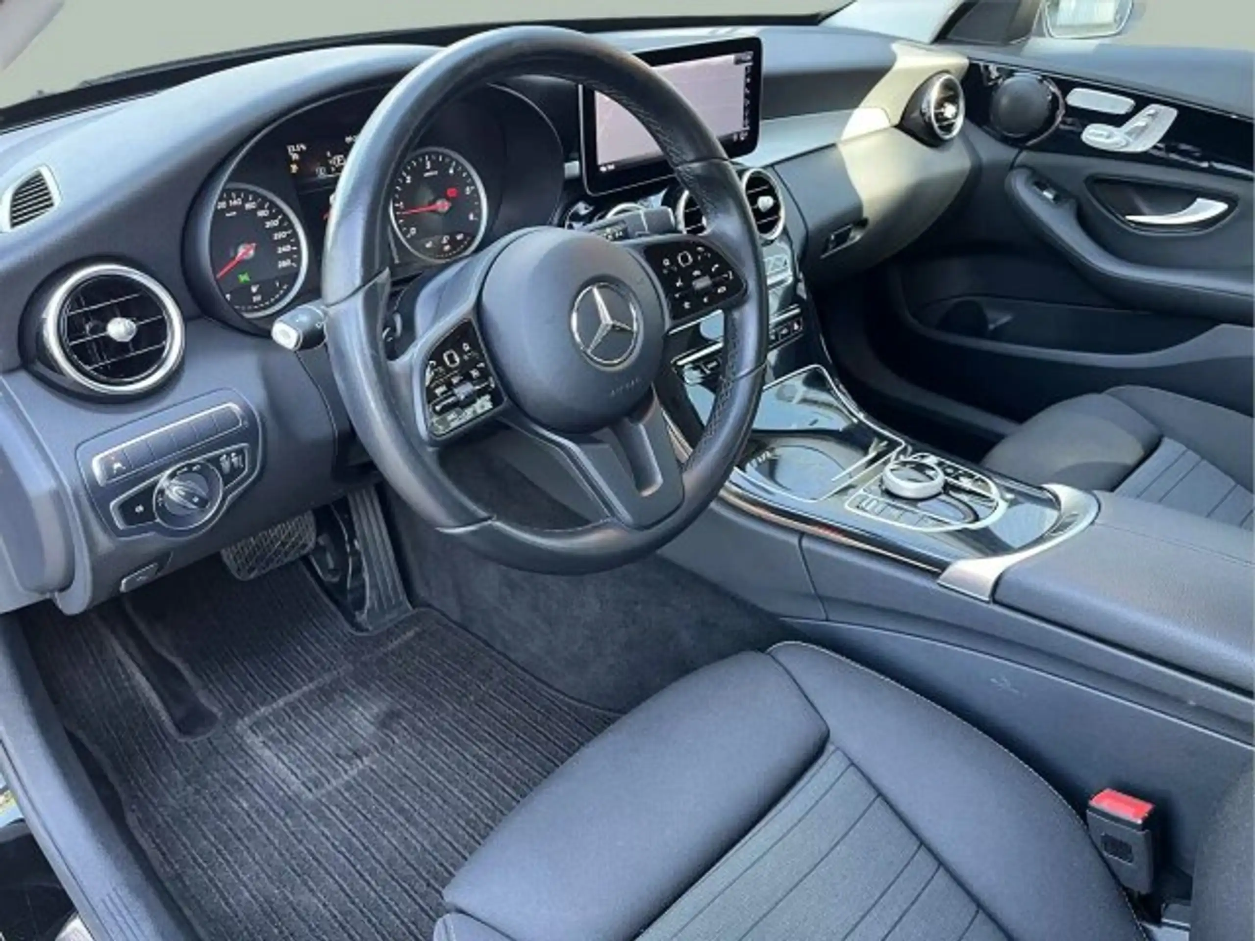 Mercedes-Benz - C 220