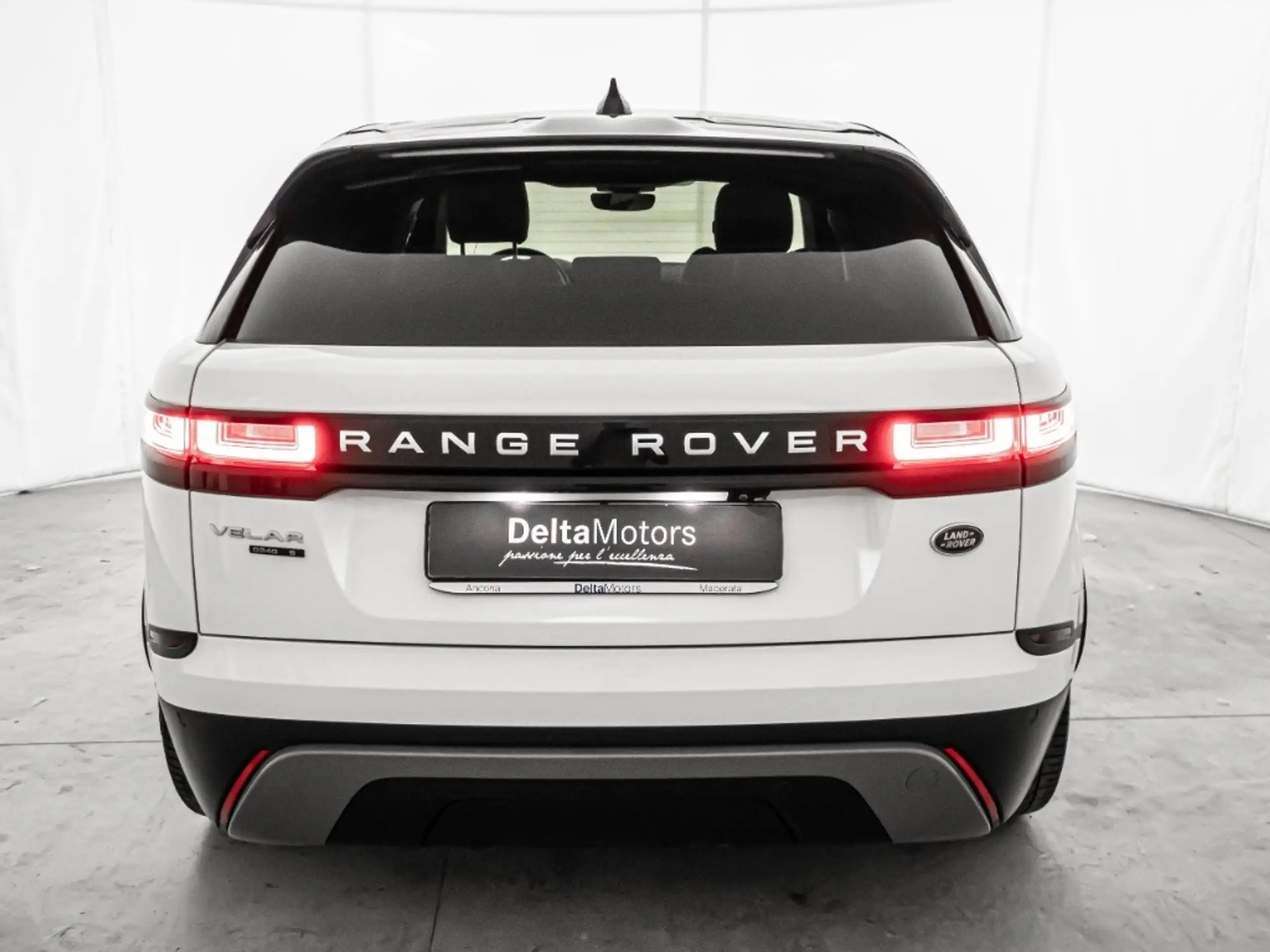 Land Rover - Range Rover Velar