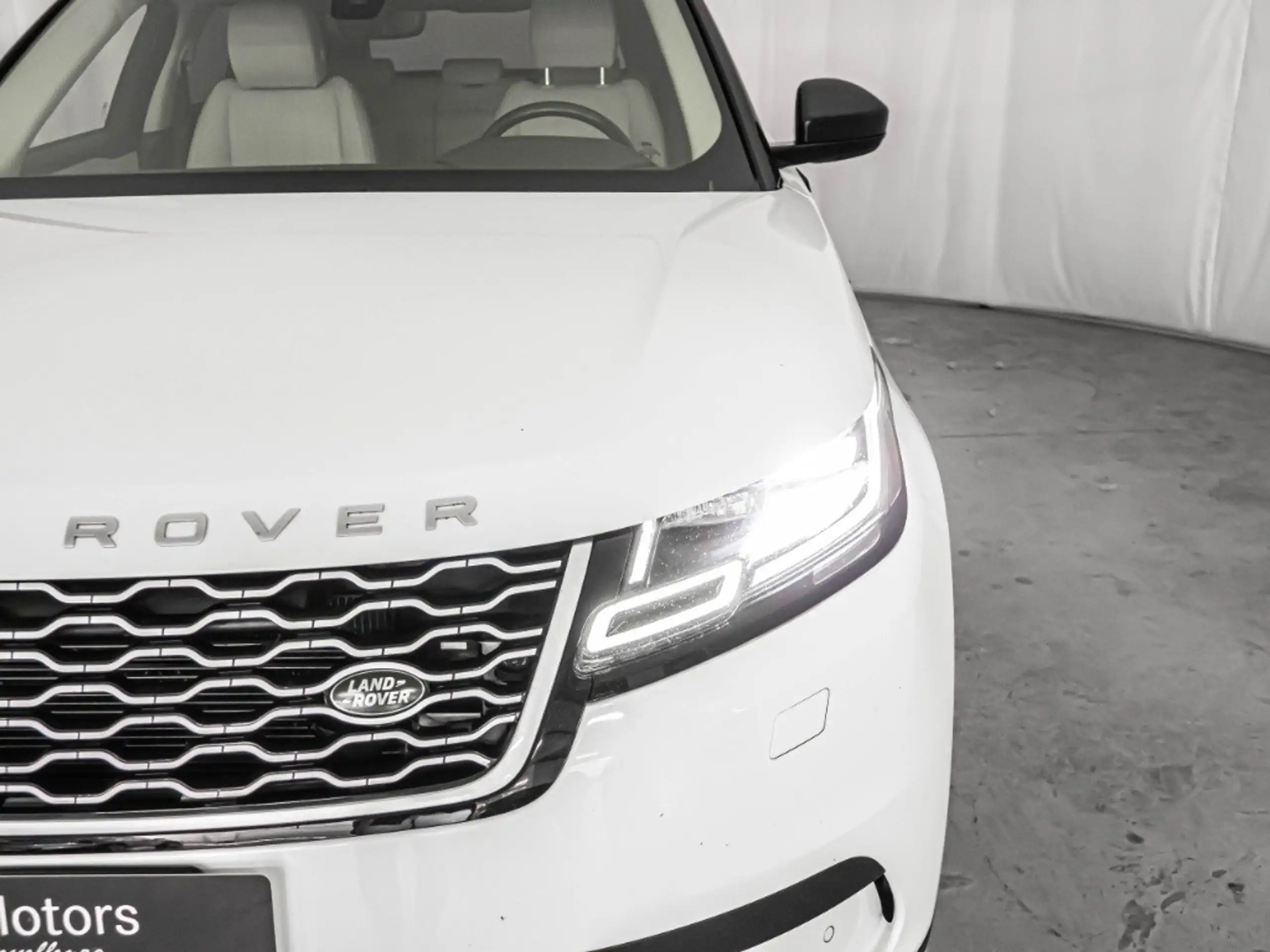 Land Rover - Range Rover Velar