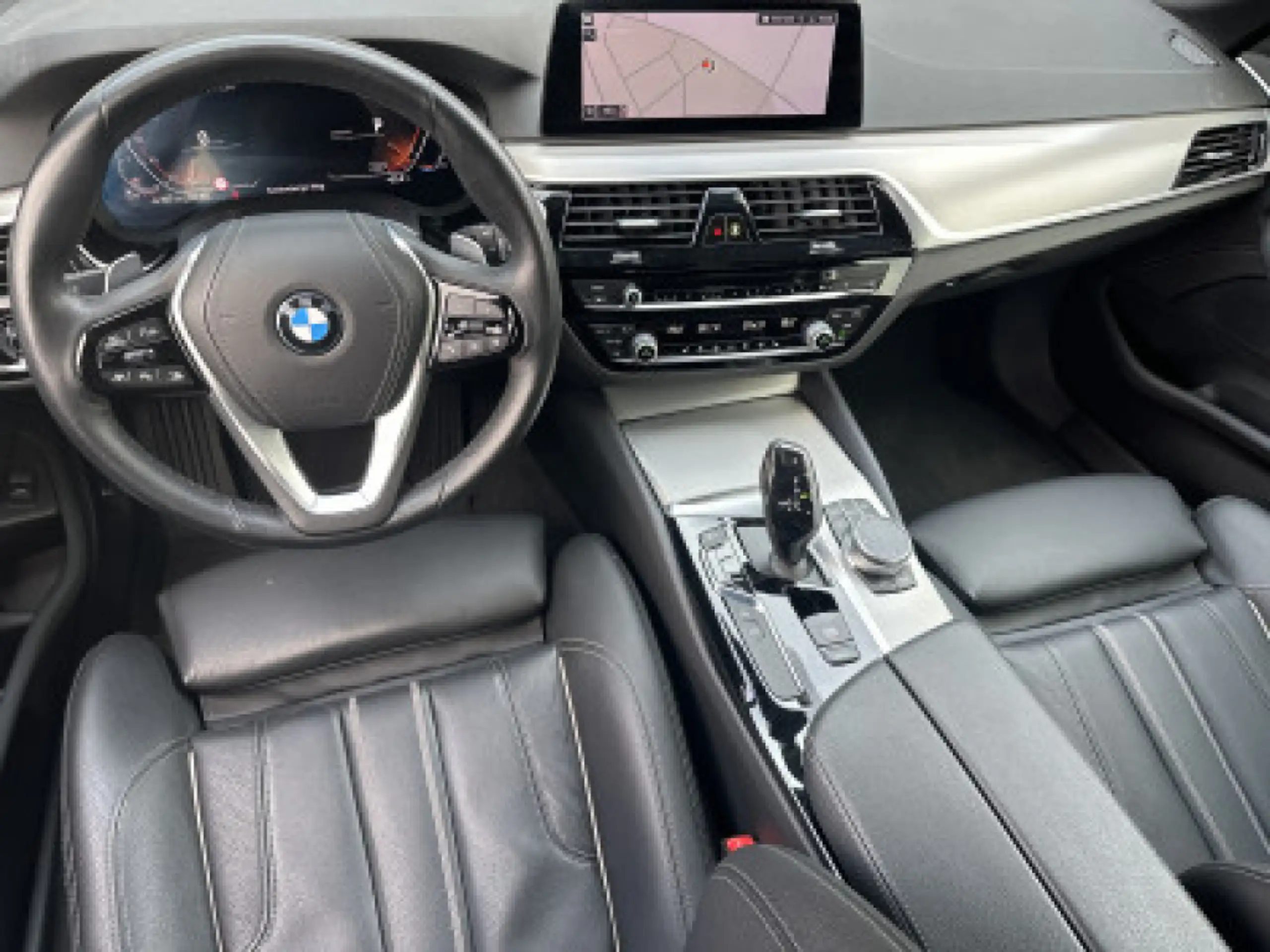 BMW - 530