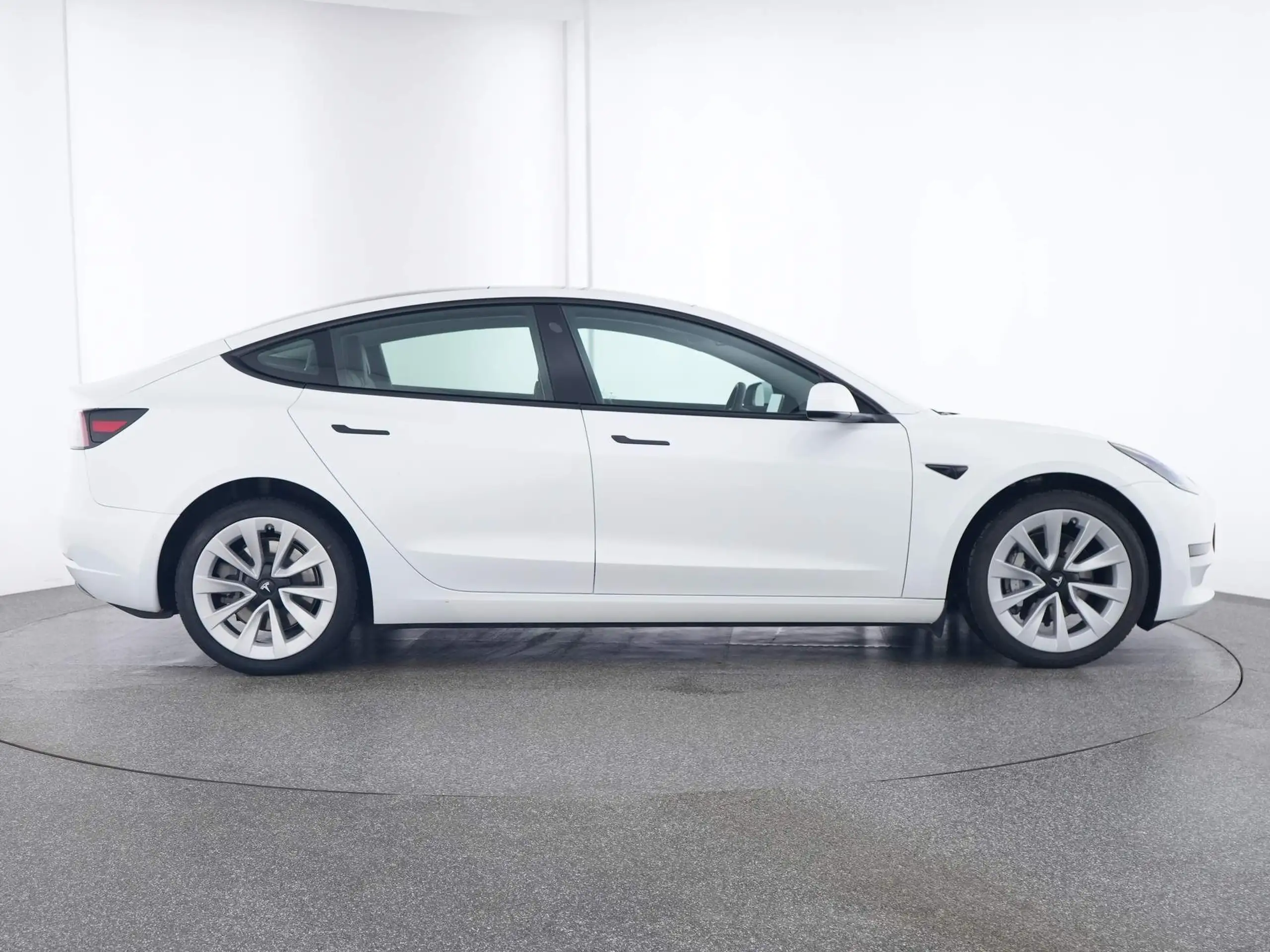 Tesla - Model 3