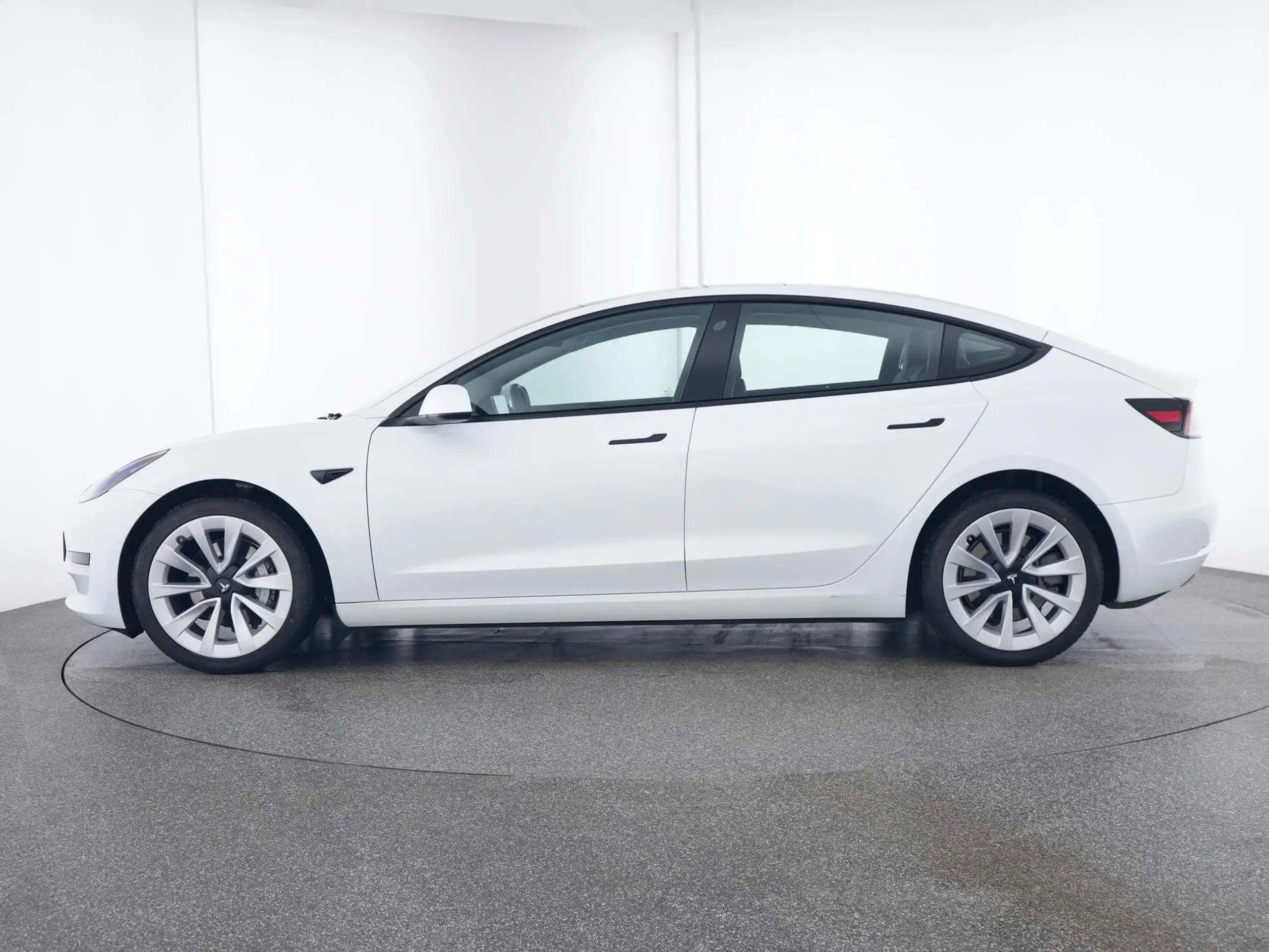 Tesla - Model 3