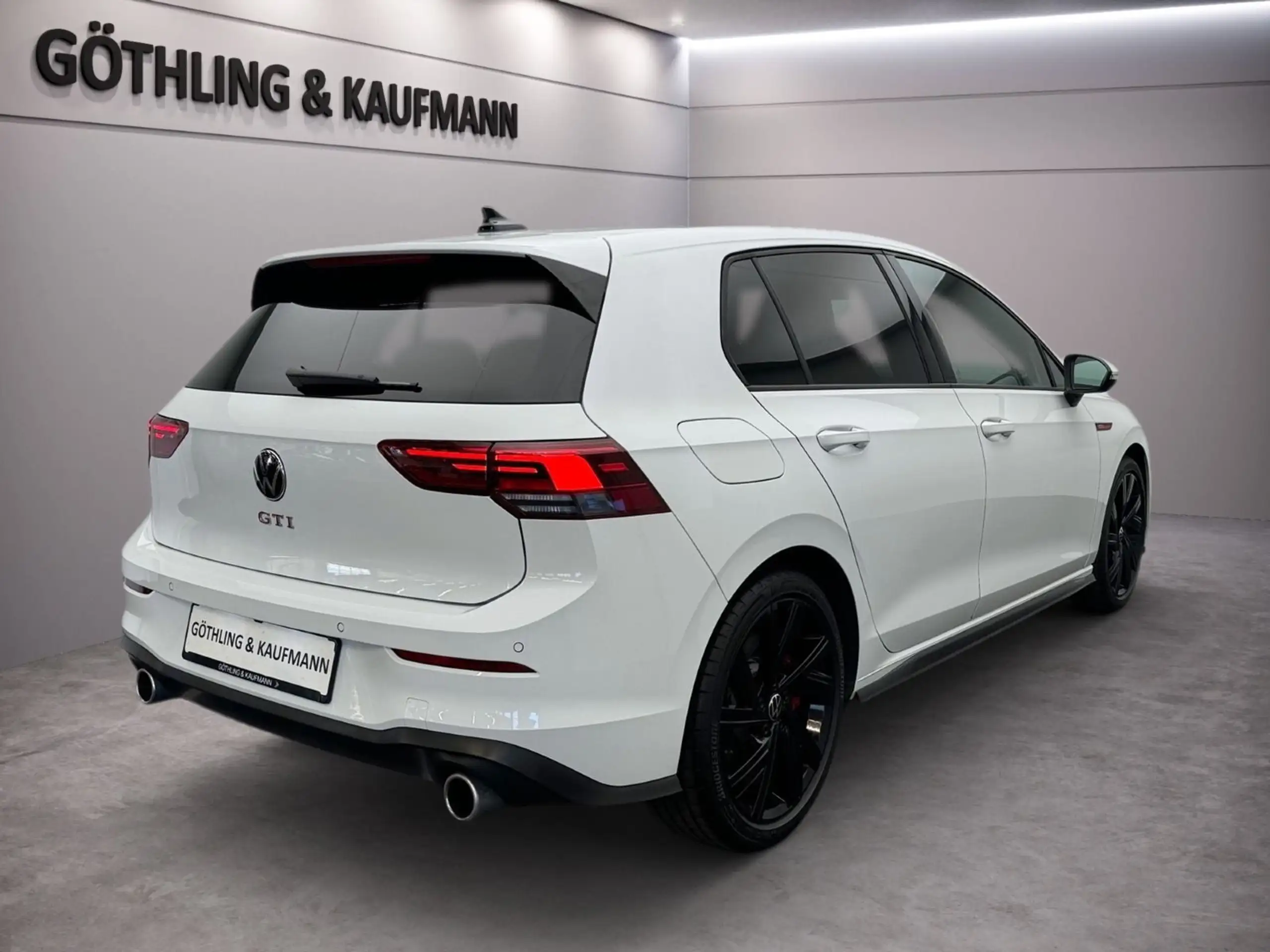 Volkswagen - Golf GTI