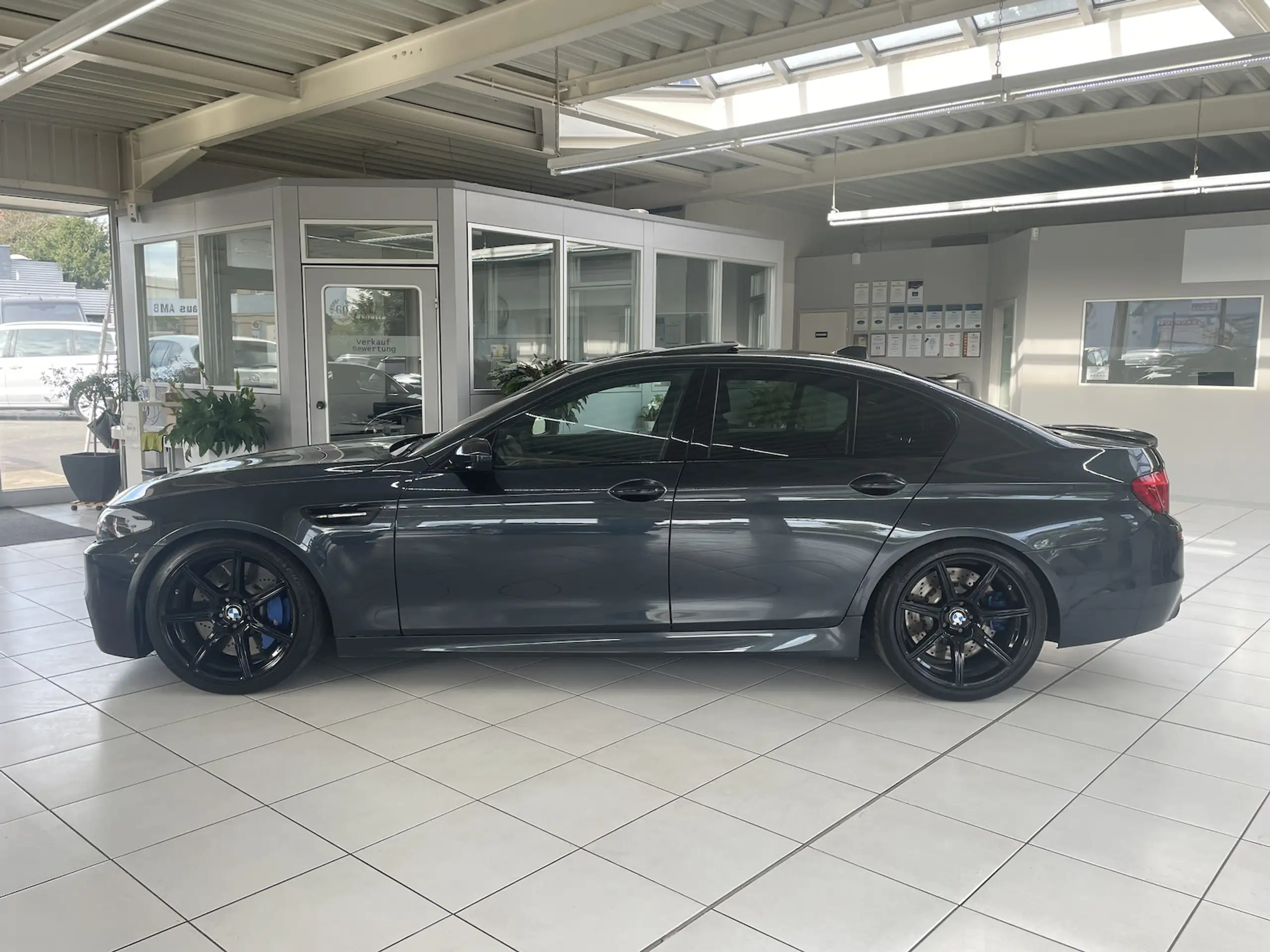 BMW - M5