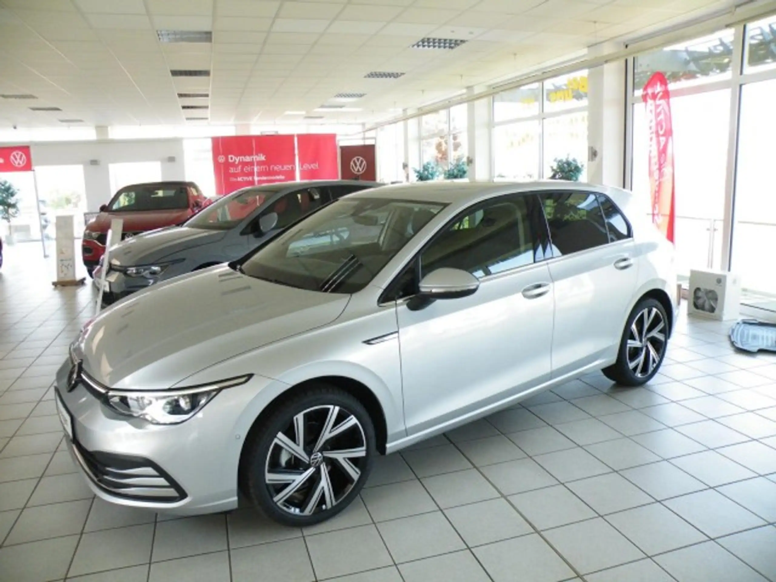 Volkswagen - Golf