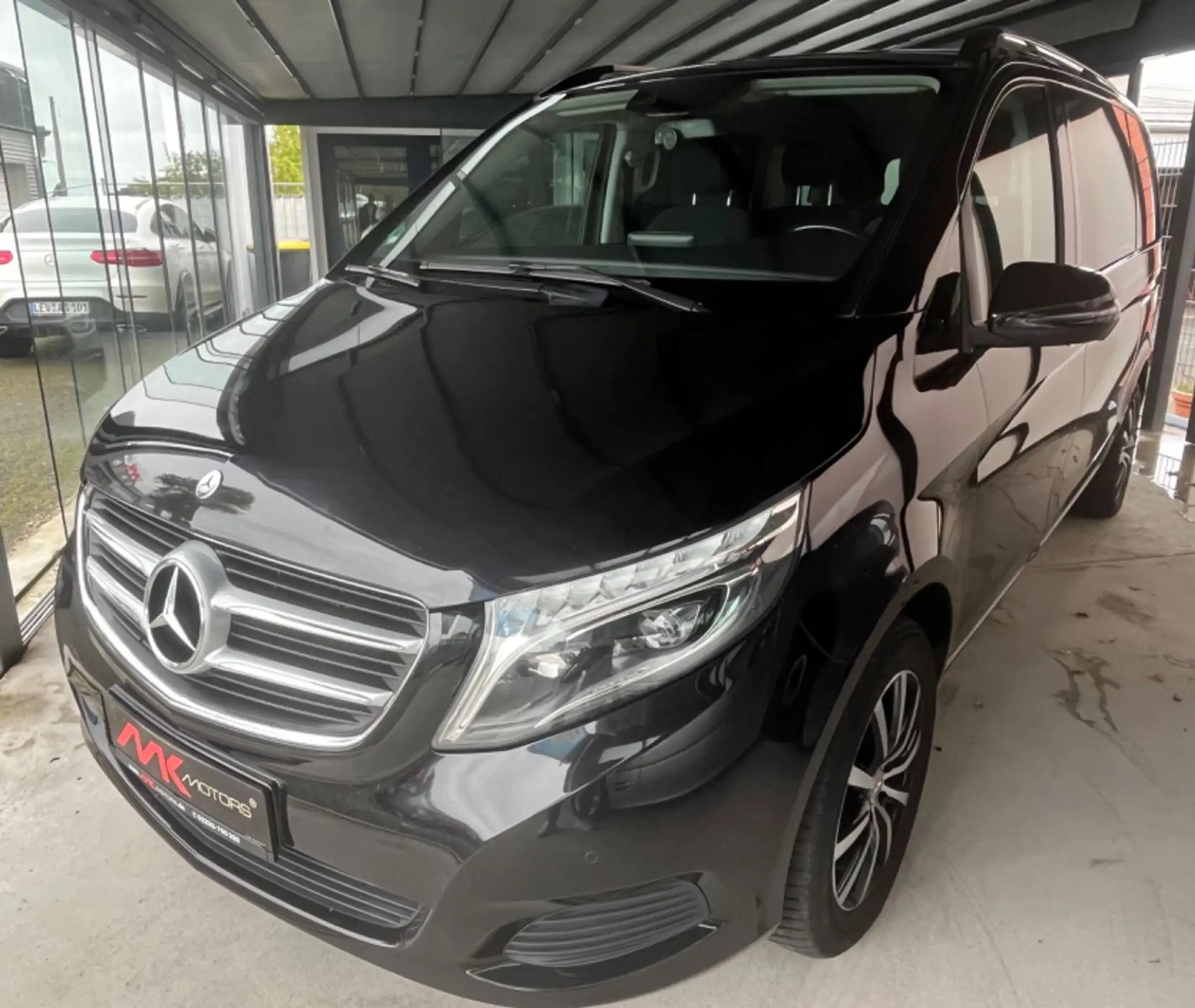 Mercedes-Benz - V 220