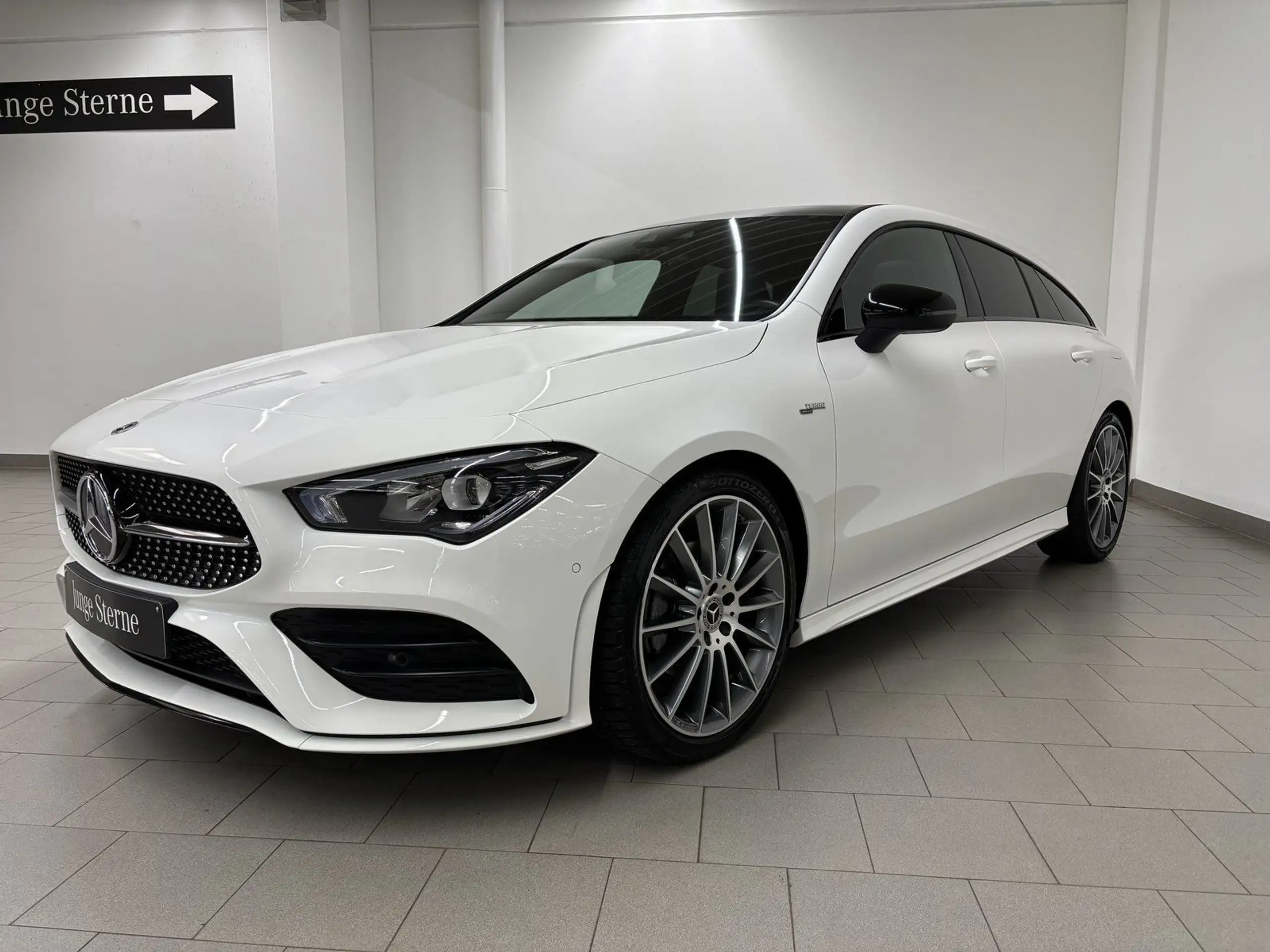 Mercedes-Benz - CLA 200