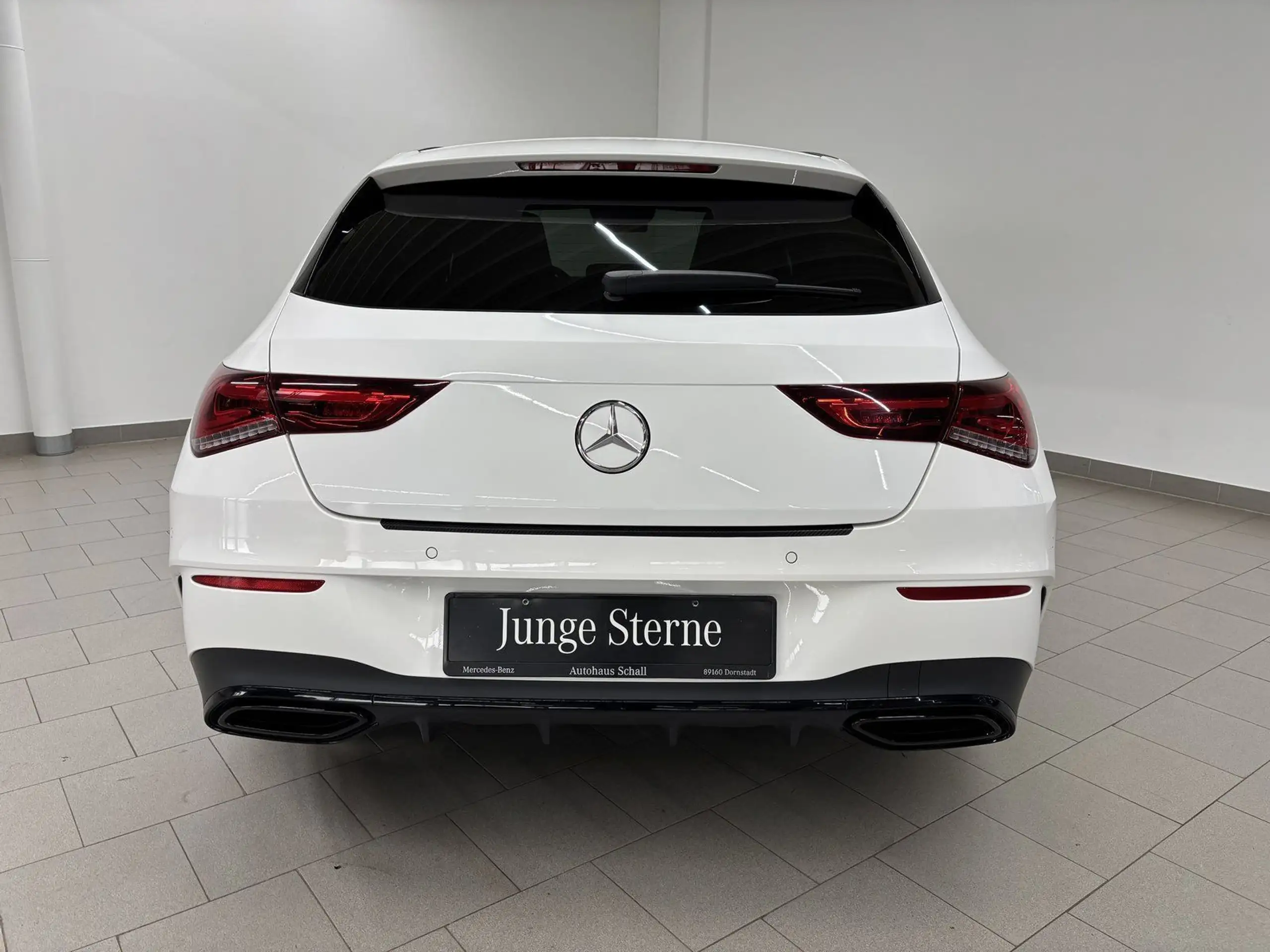 Mercedes-Benz - CLA 200