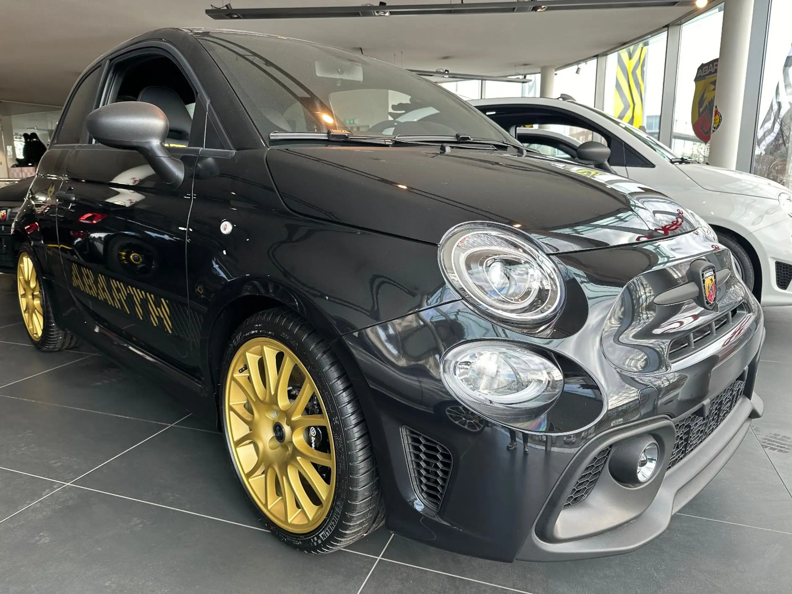 Abarth - 695