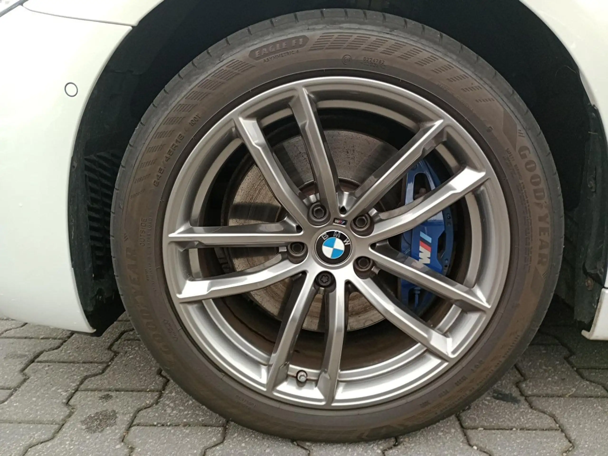 BMW - 530