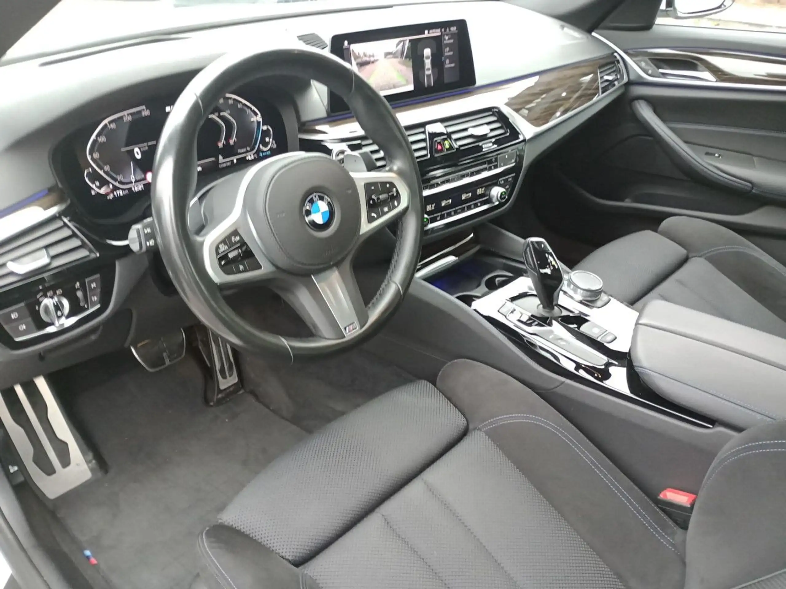 BMW - 530