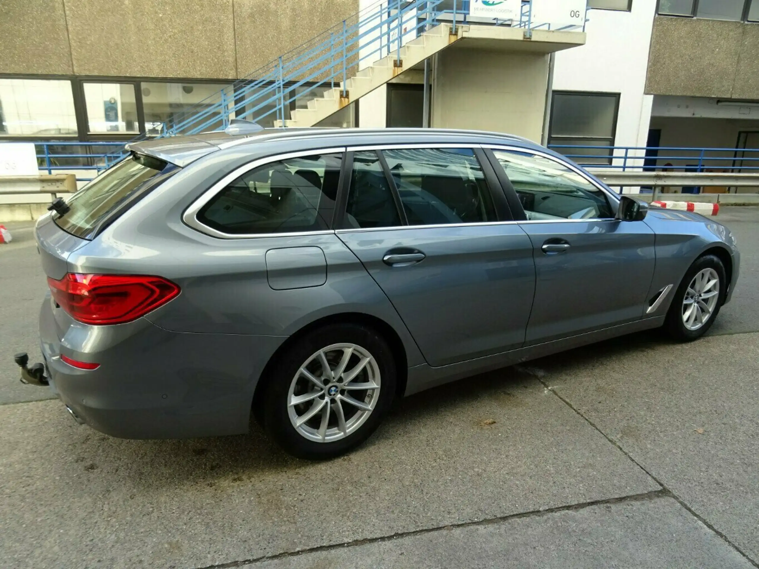 BMW - 520