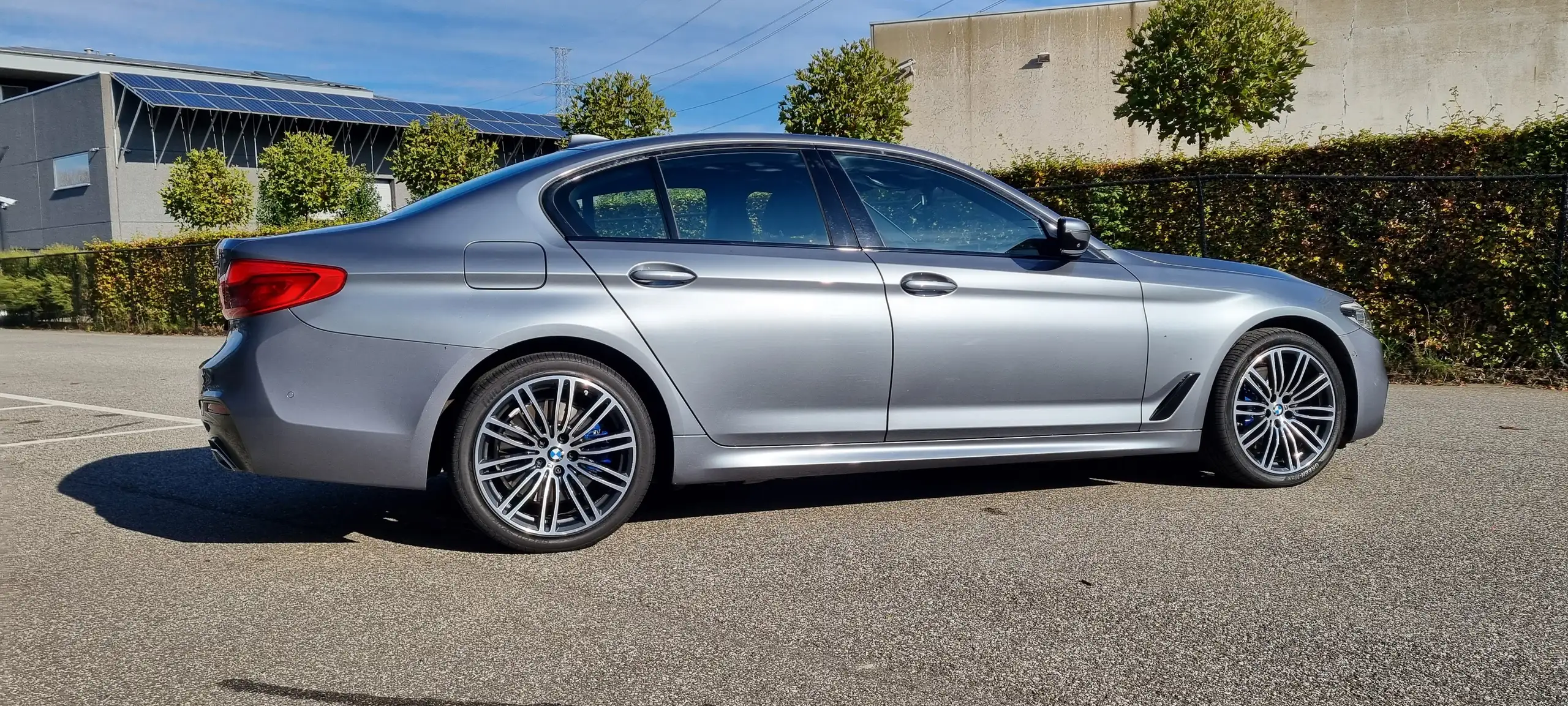 BMW - 530