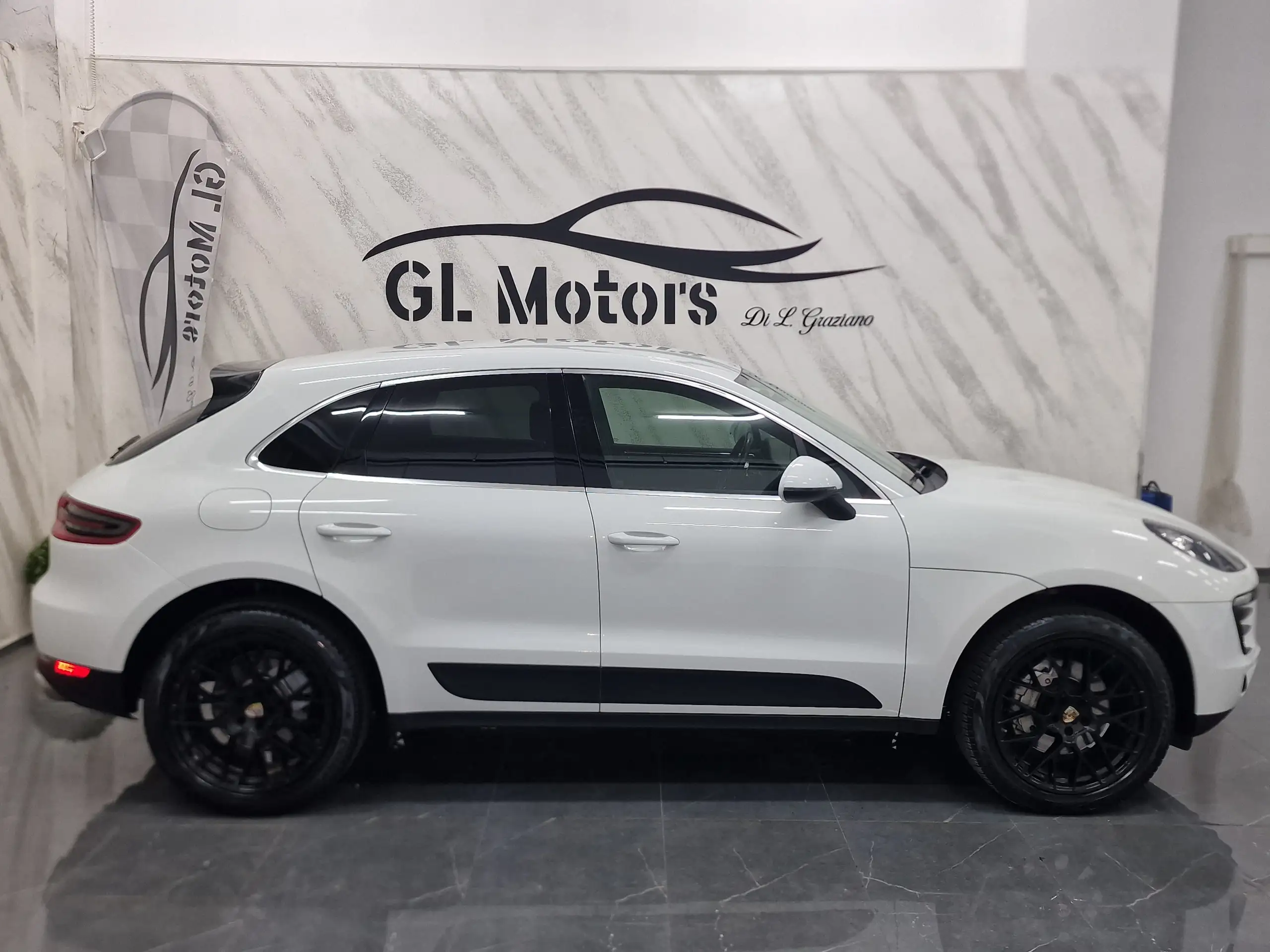 Porsche - Macan