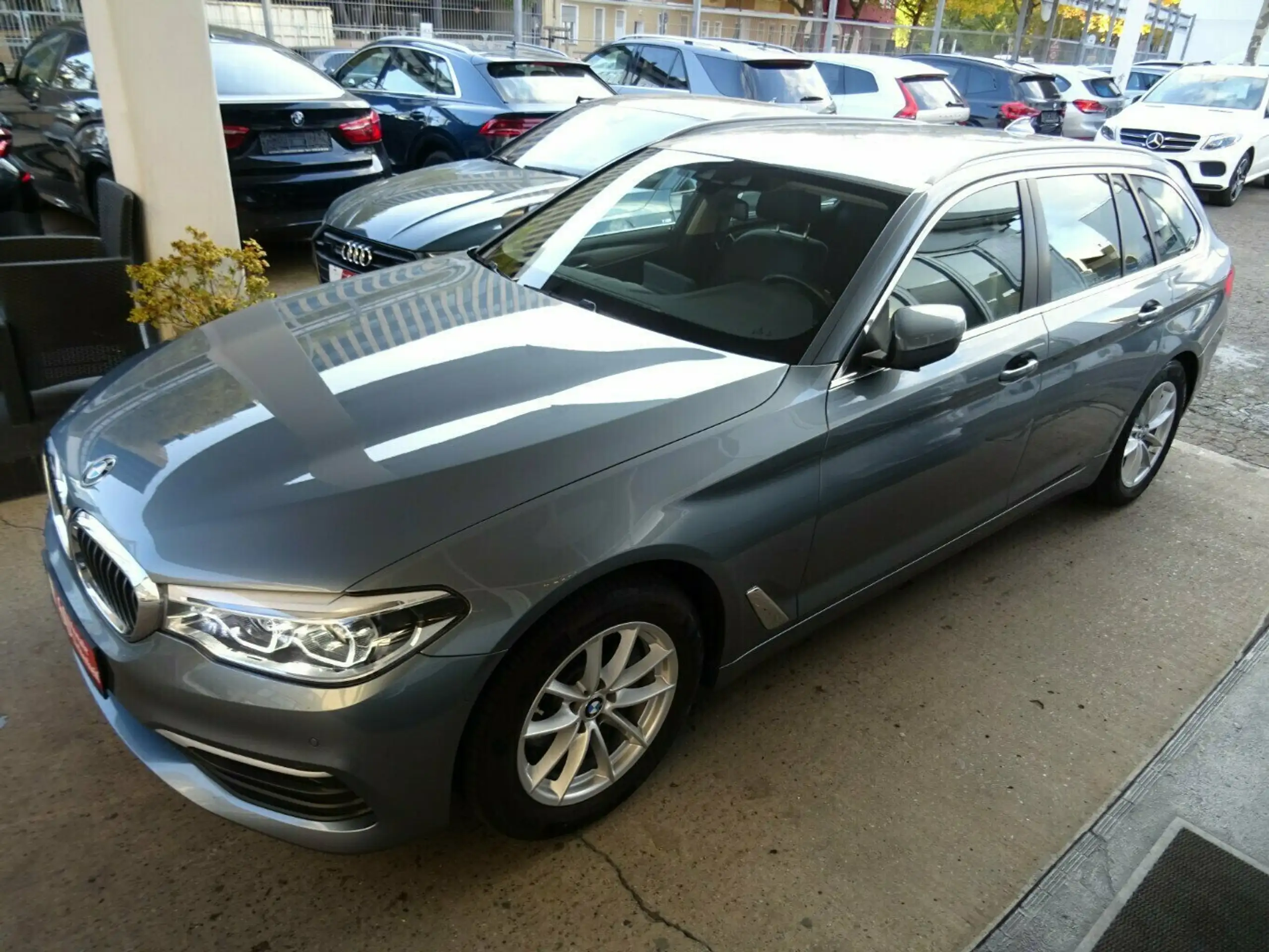 BMW - 520