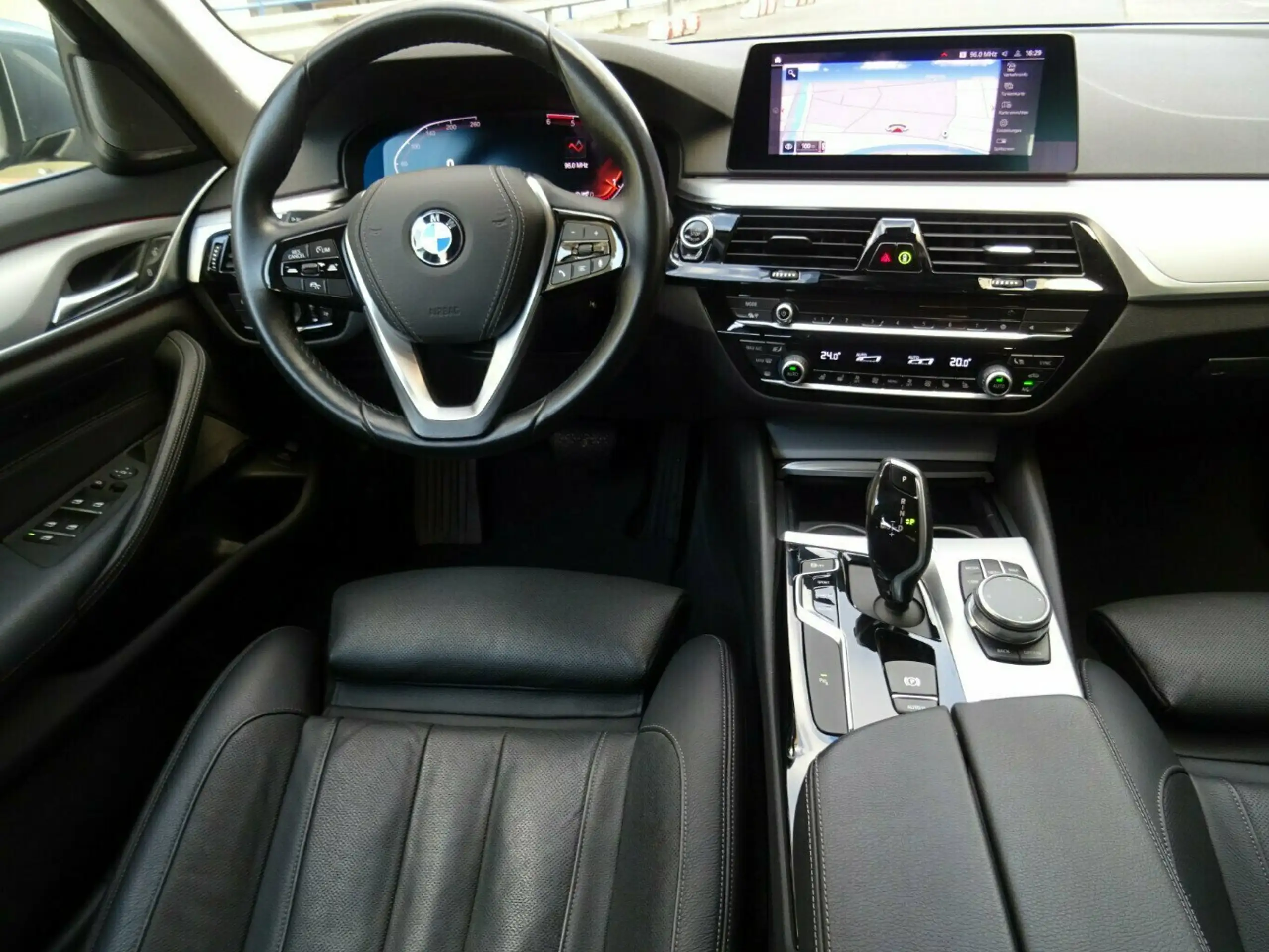 BMW - 520