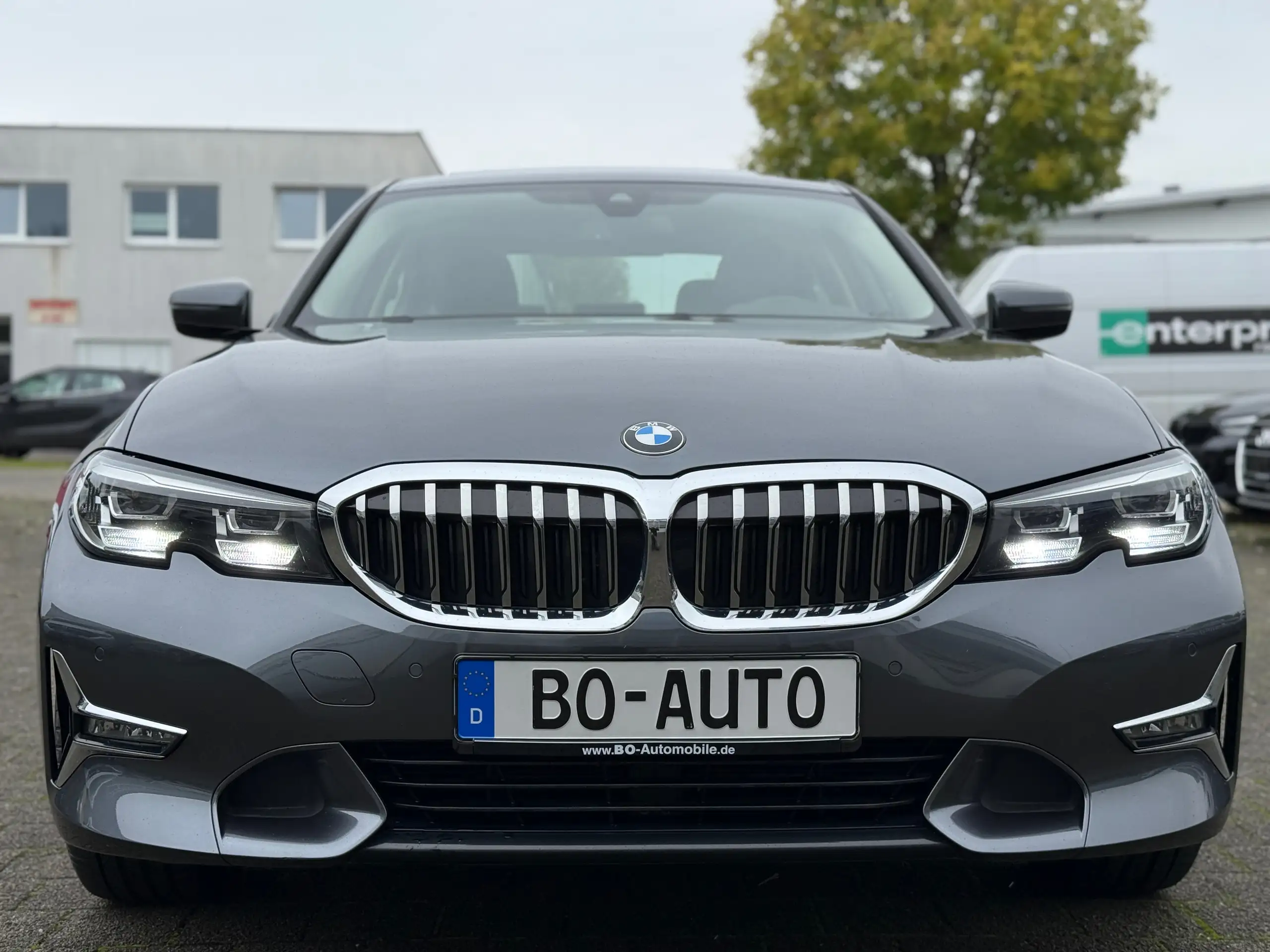 BMW - 320