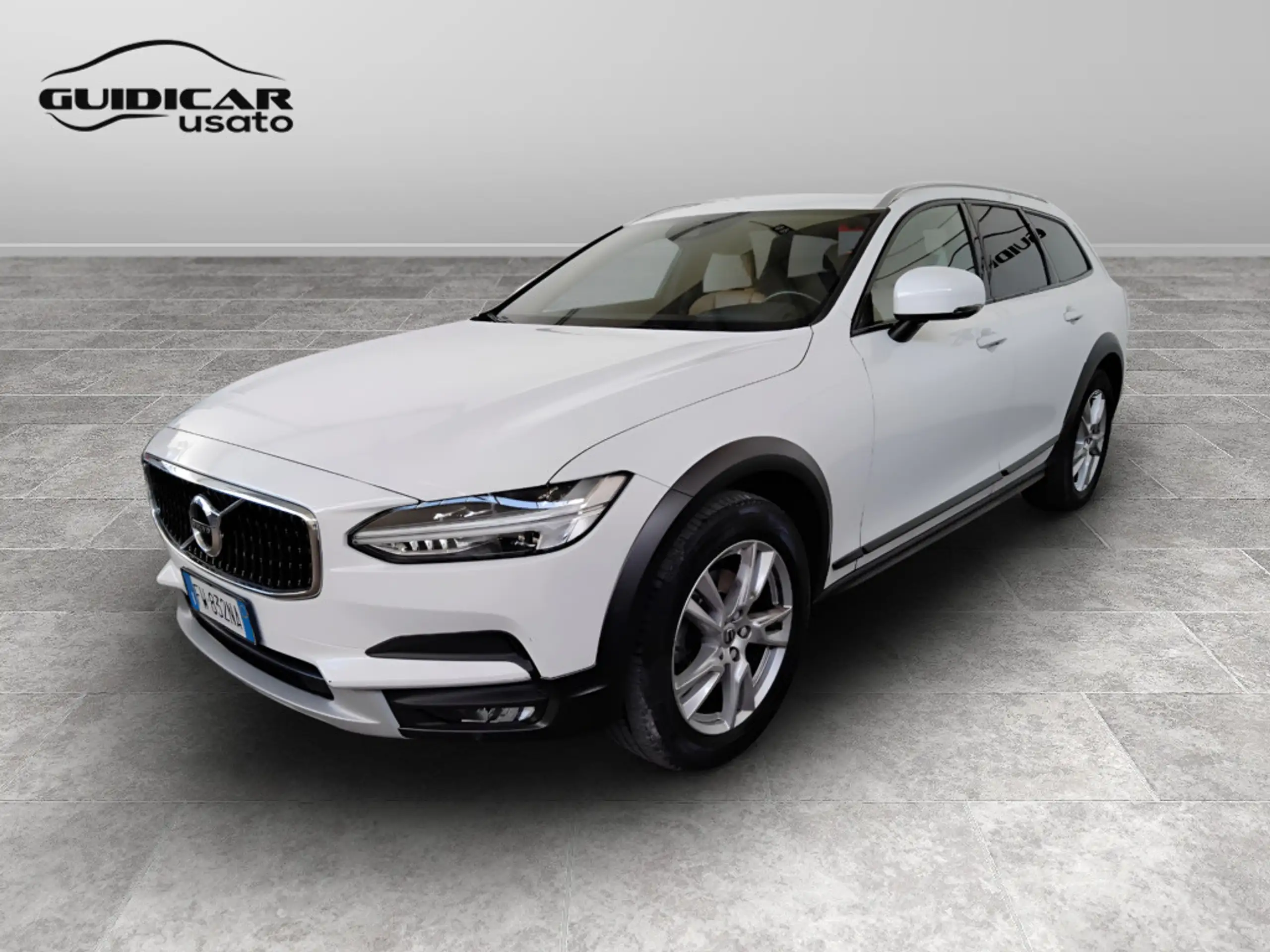 Volvo - V90 Cross Country