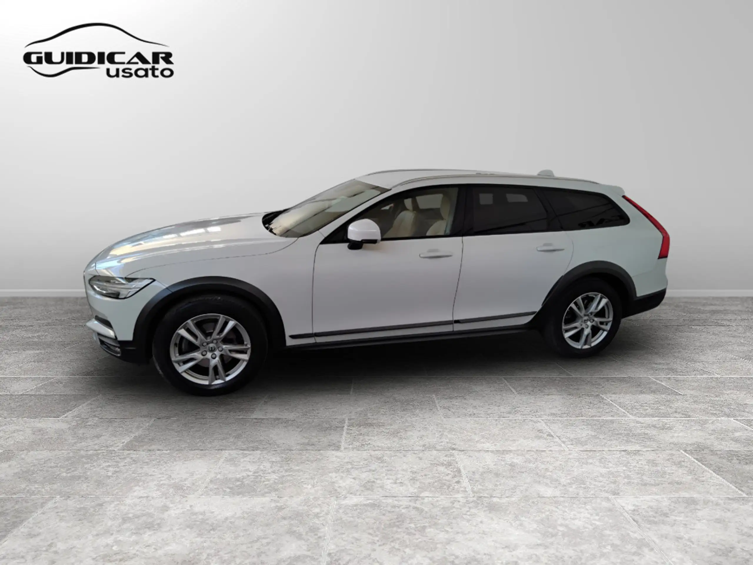 Volvo - V90 Cross Country