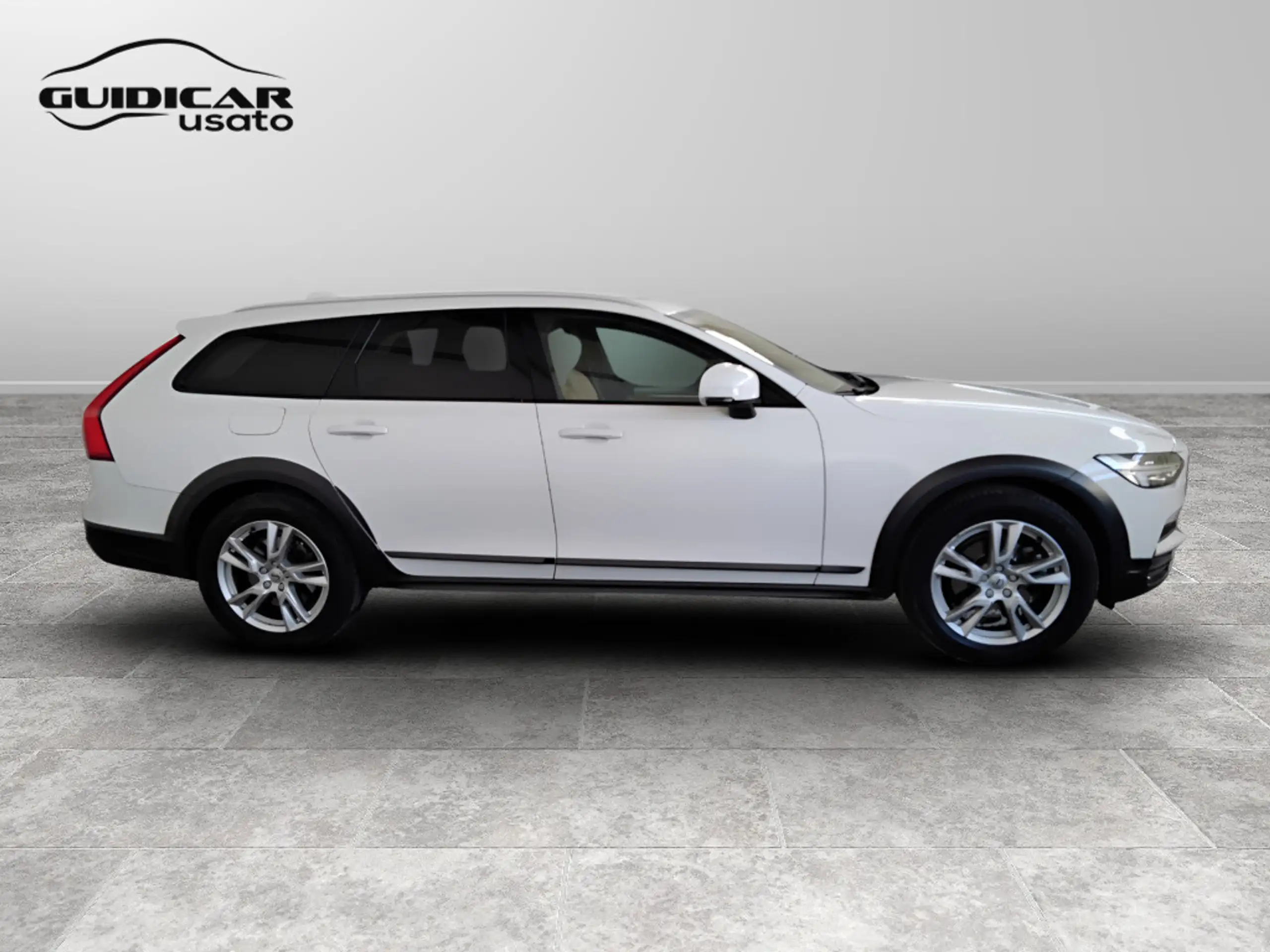 Volvo - V90 Cross Country