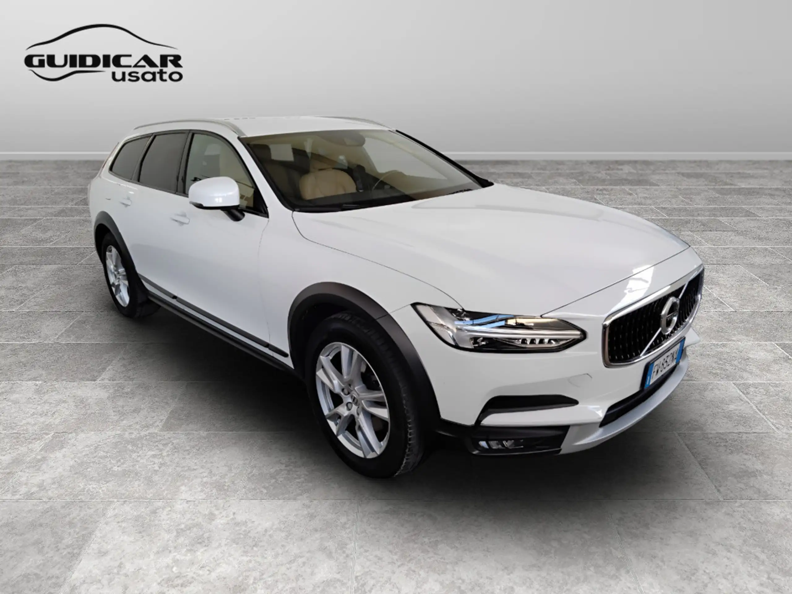 Volvo - V90 Cross Country