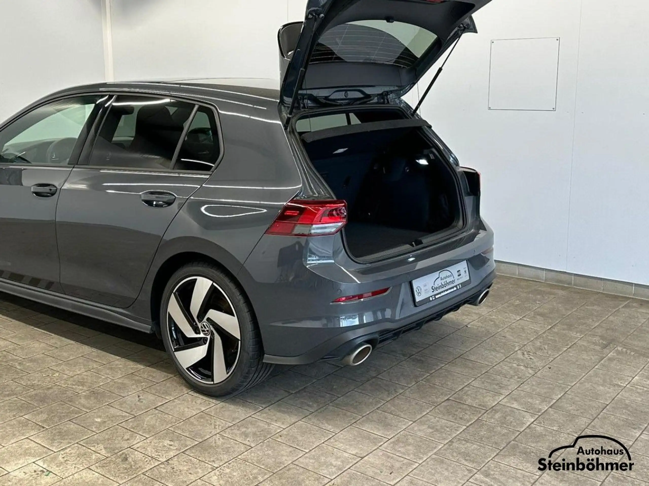 Volkswagen - Golf GTI