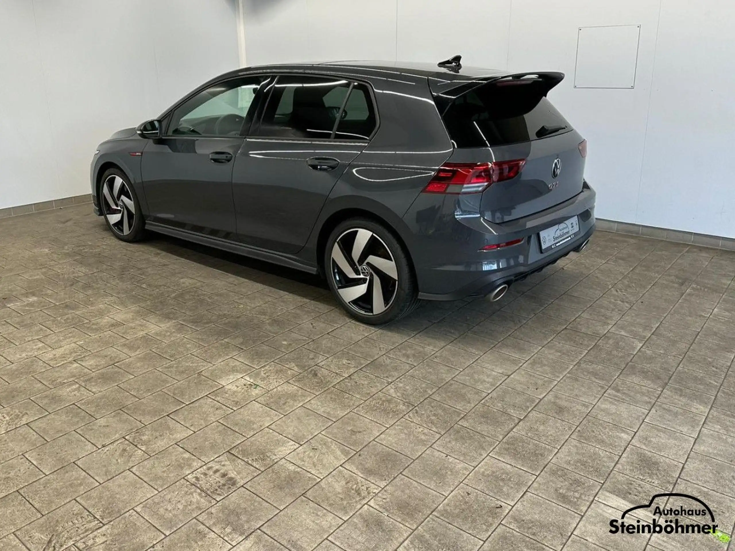 Volkswagen - Golf GTI