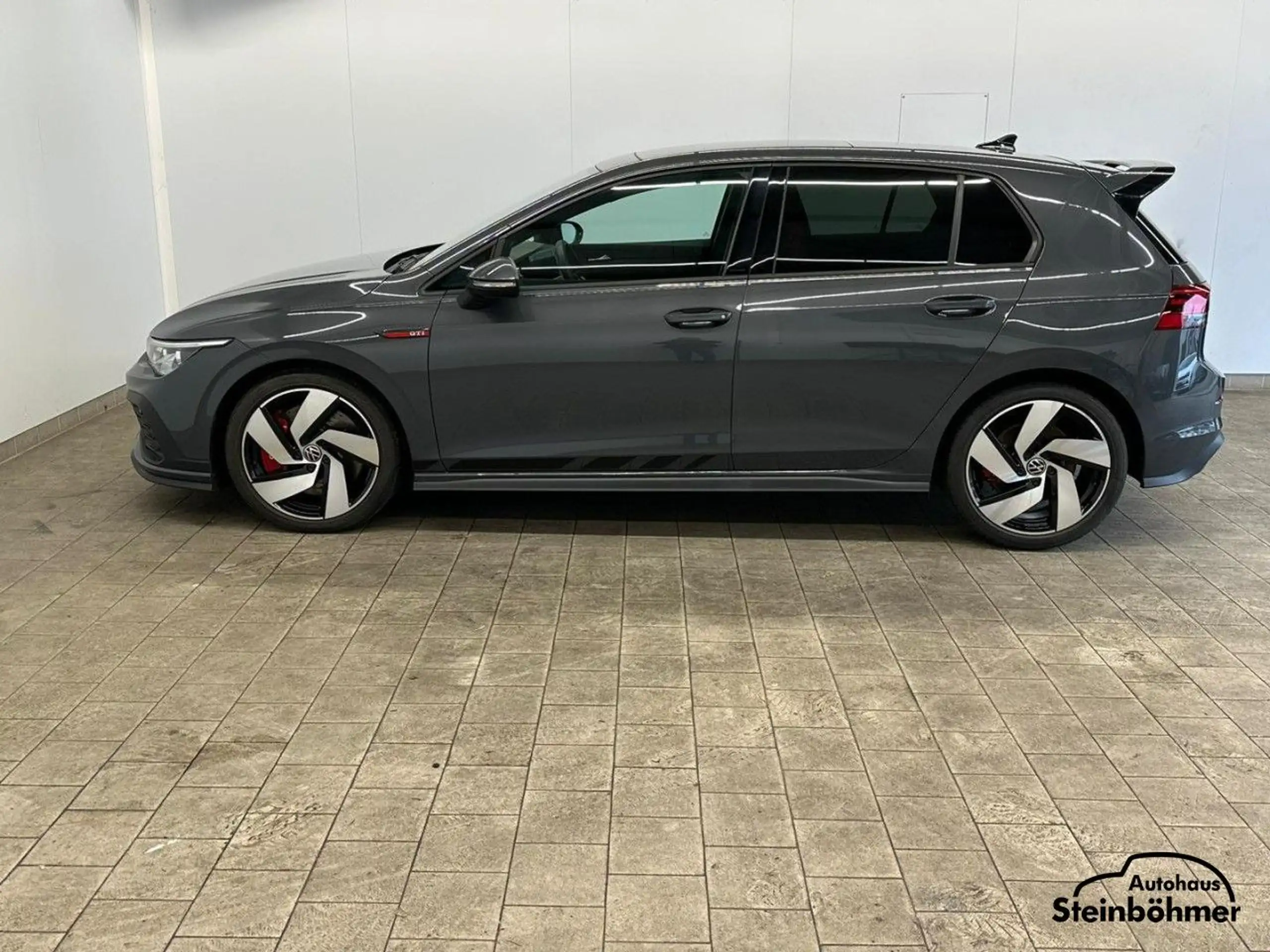 Volkswagen - Golf GTI