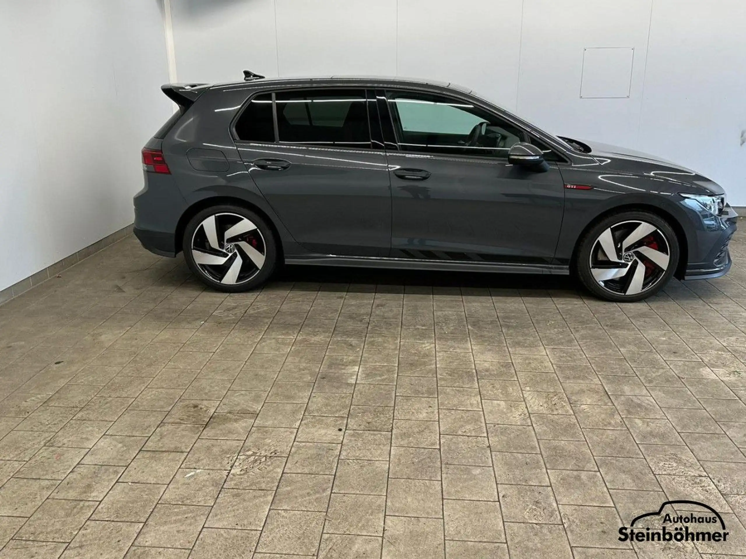 Volkswagen - Golf GTI