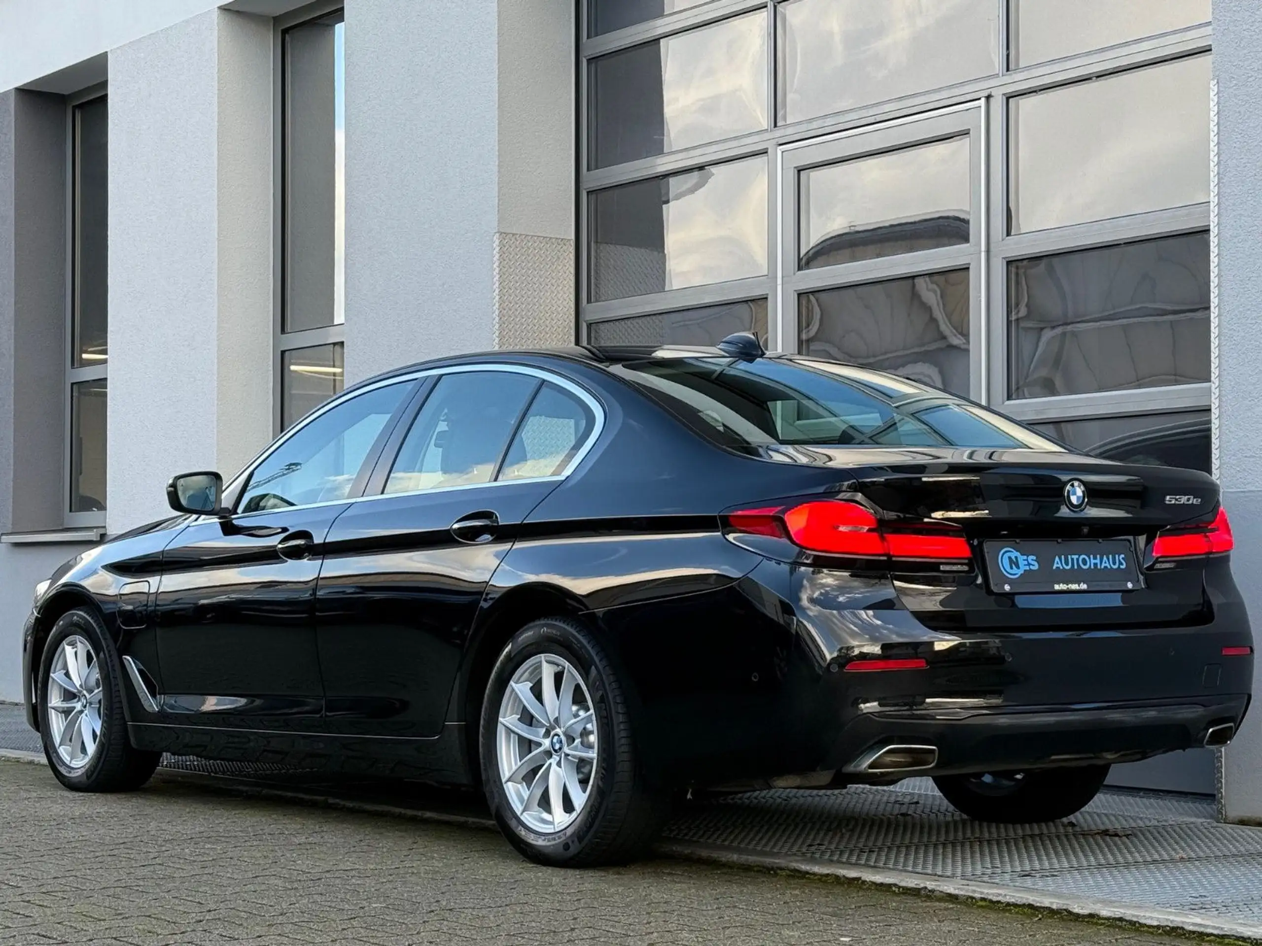 BMW - 530