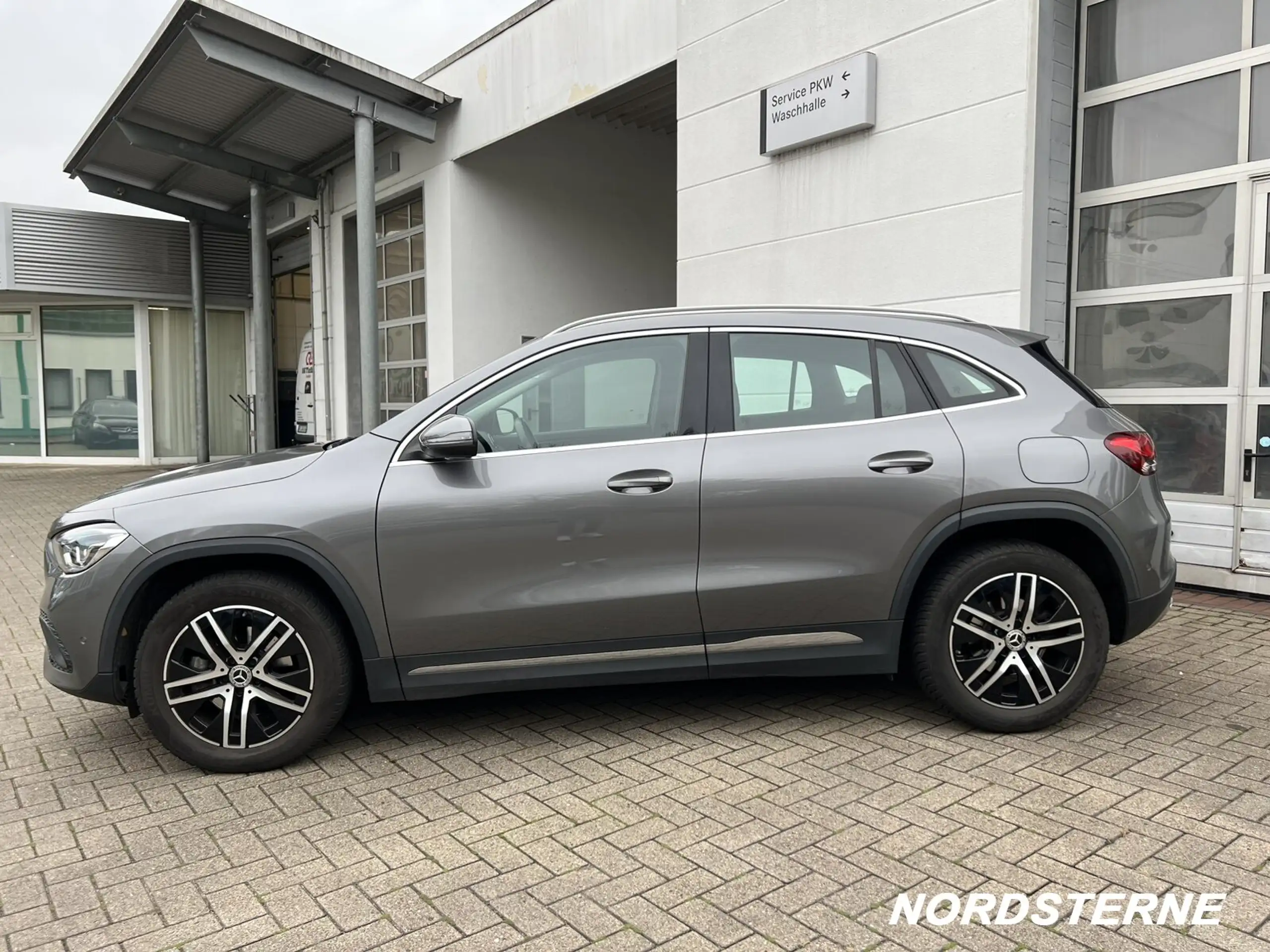 Mercedes-Benz - GLA 200