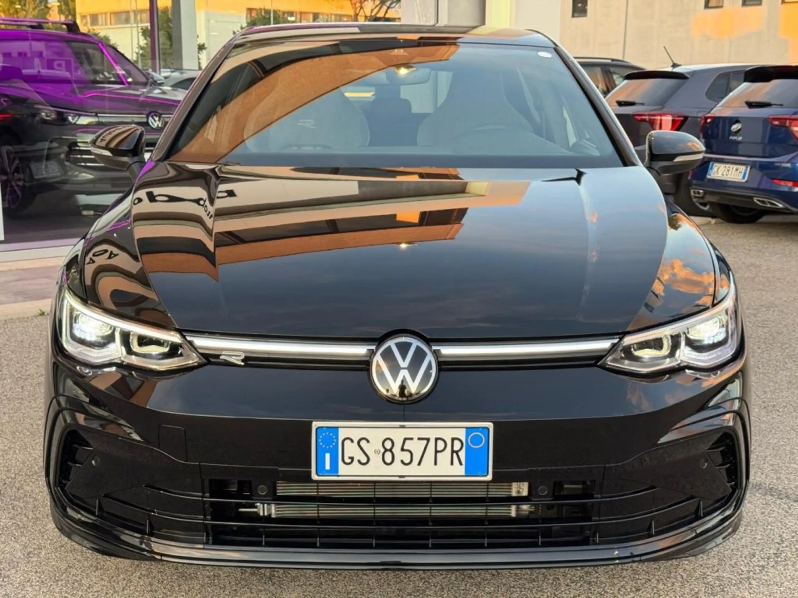 Volkswagen - Golf