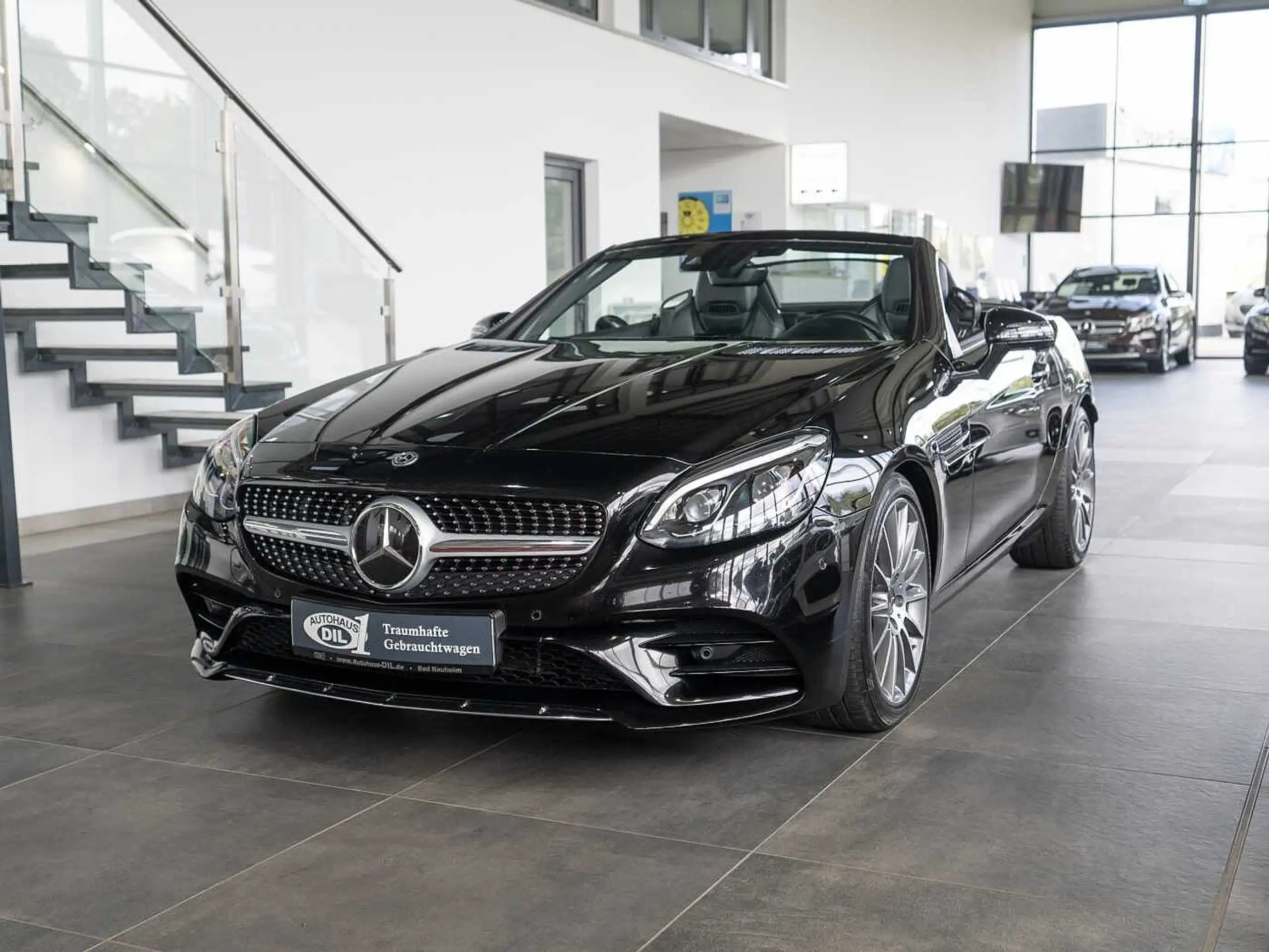 Mercedes-Benz - SLC 300