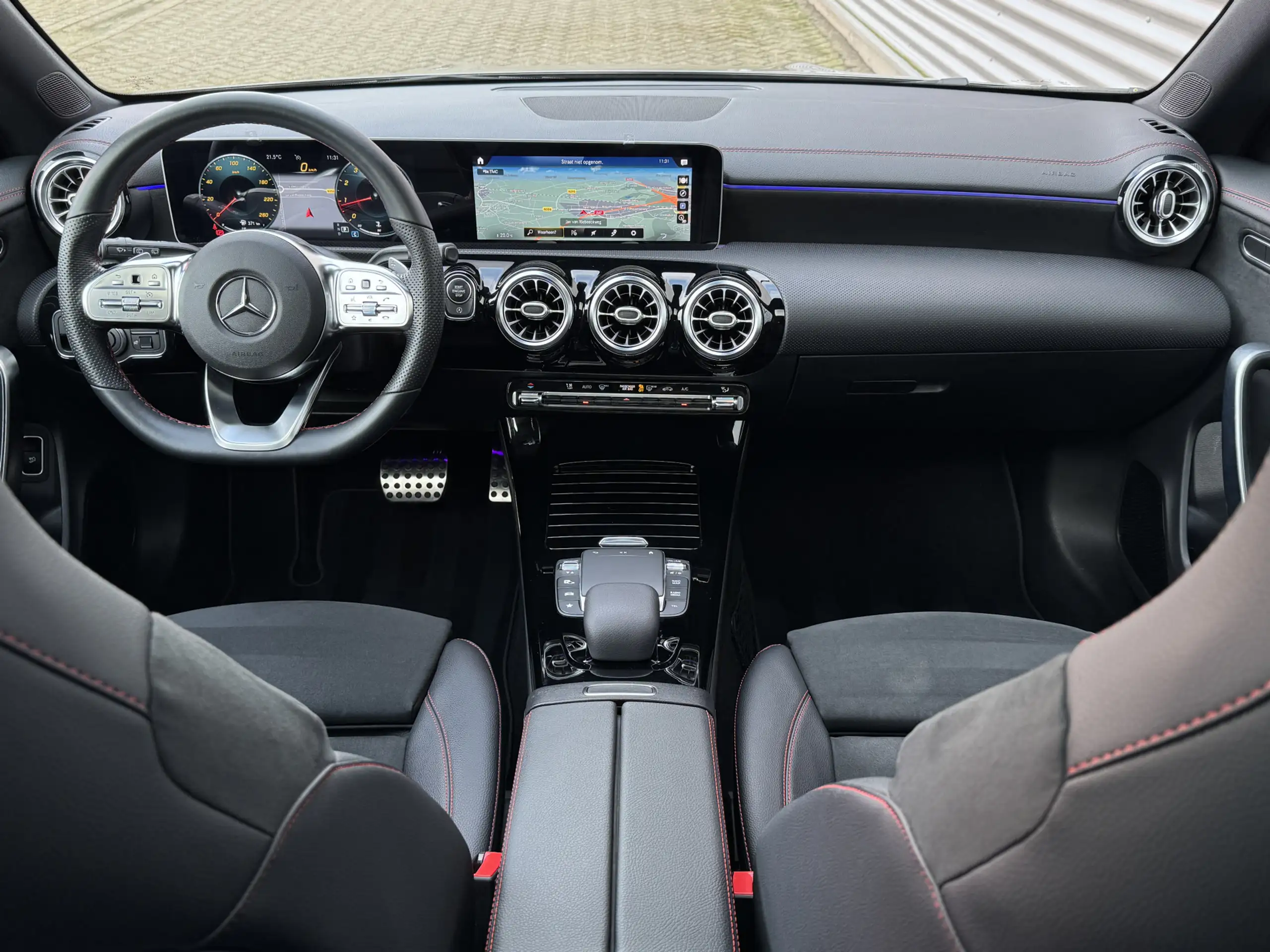 Mercedes-Benz - CLA 200