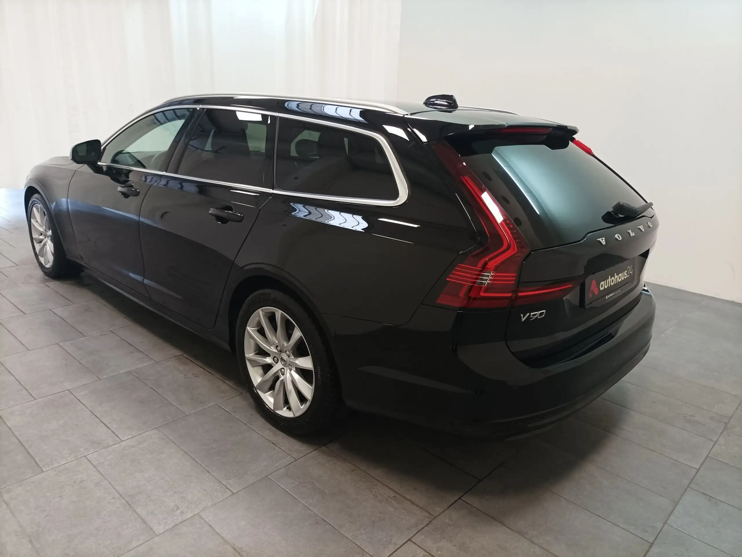 Volvo - V90