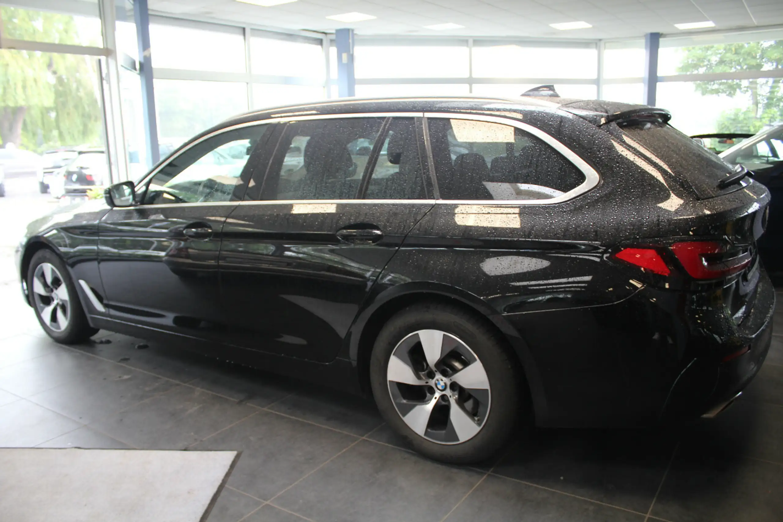 BMW - 520