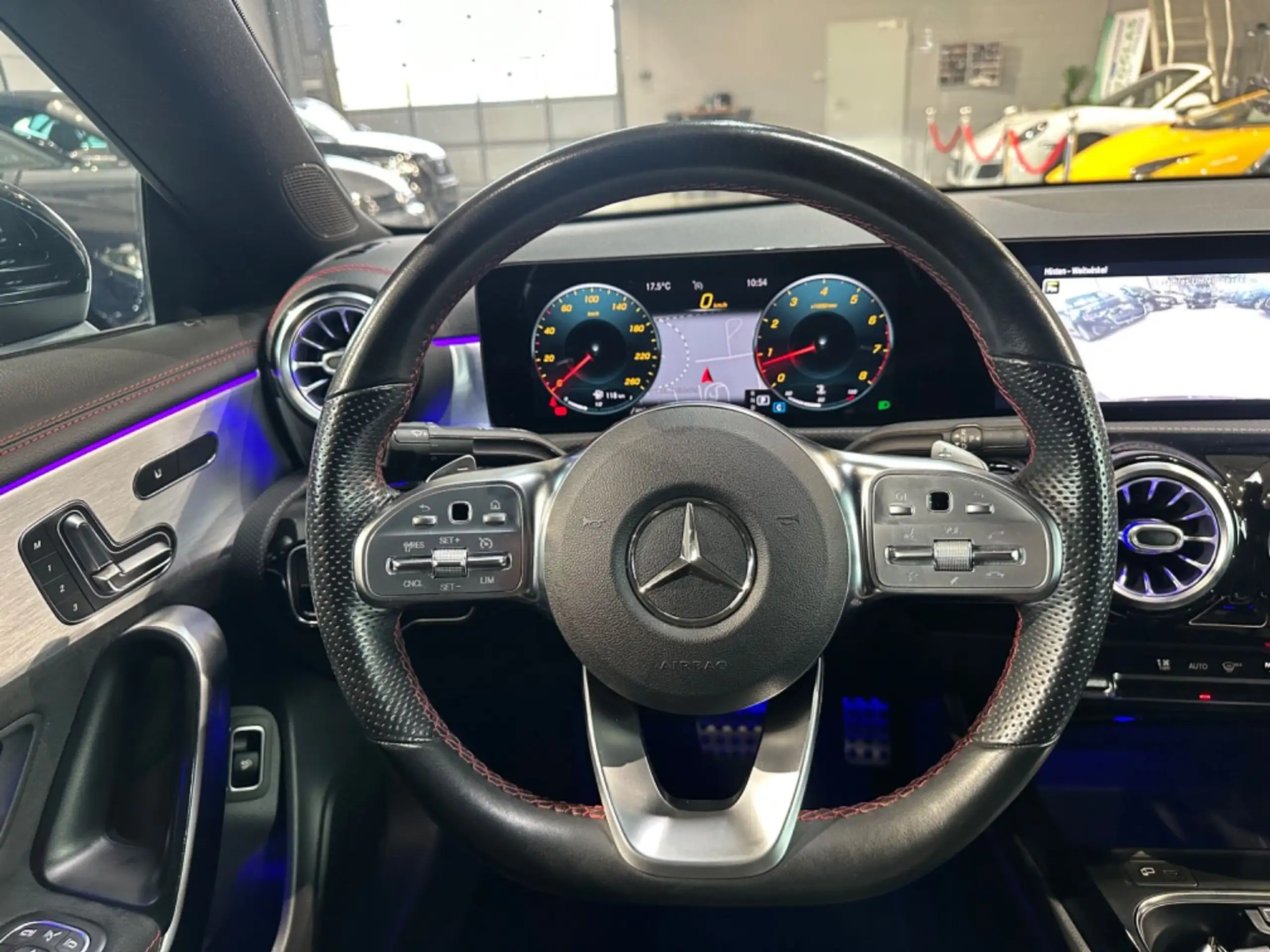 Mercedes-Benz - CLA 220