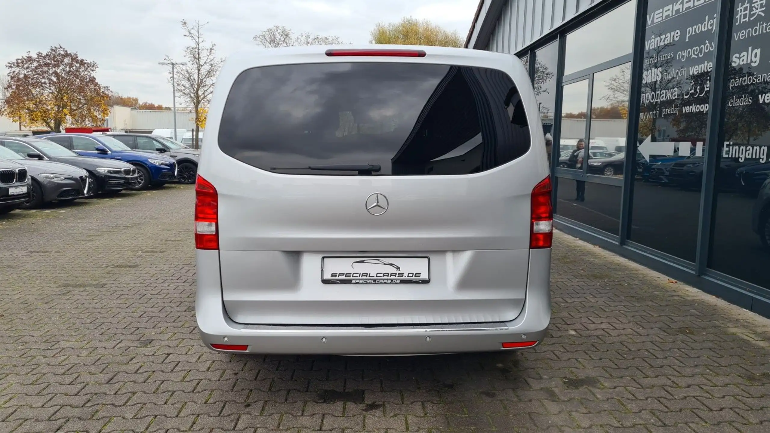 Mercedes-Benz - V 220