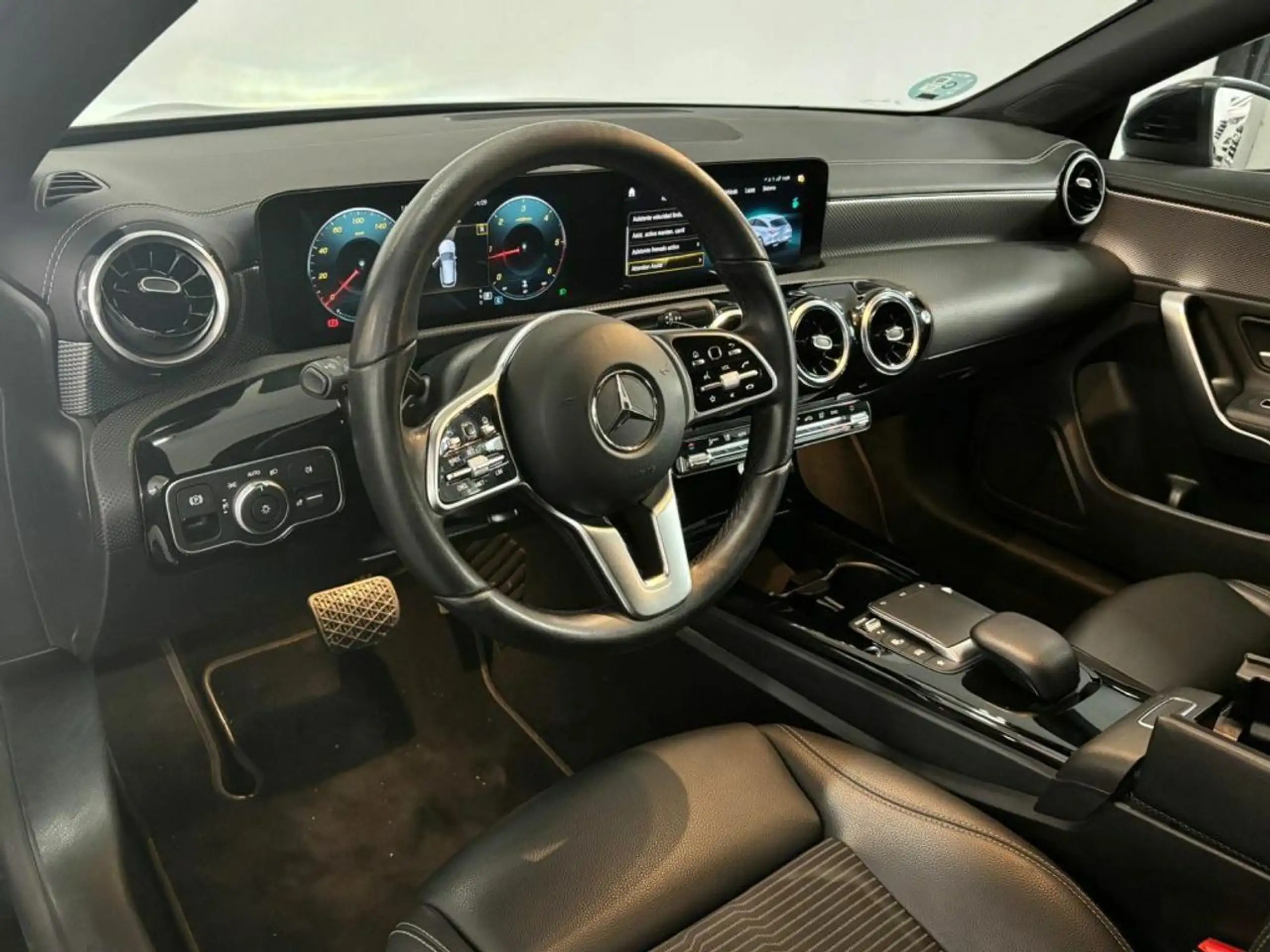 Mercedes-Benz - CLA 200