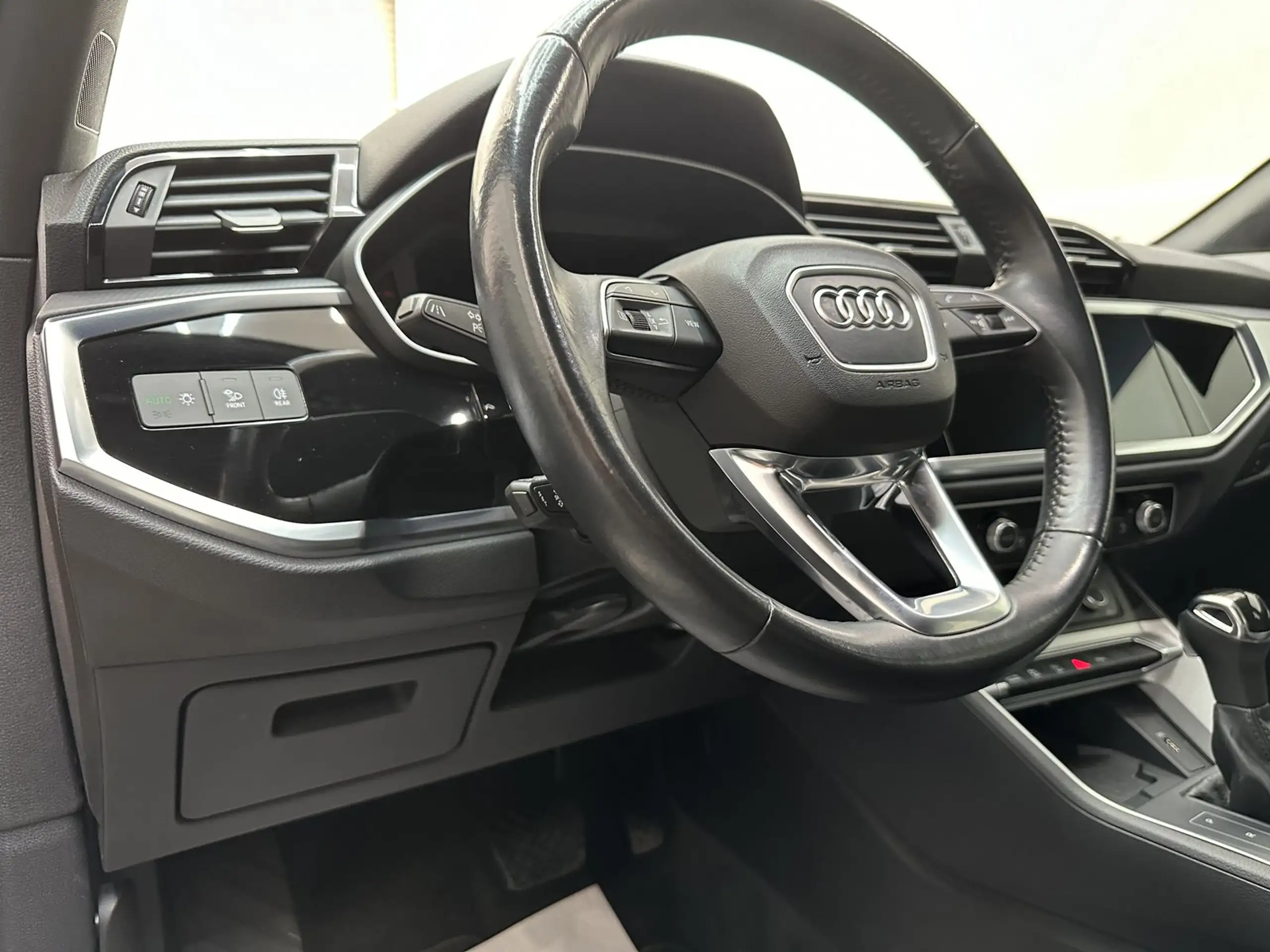 Audi - Q3